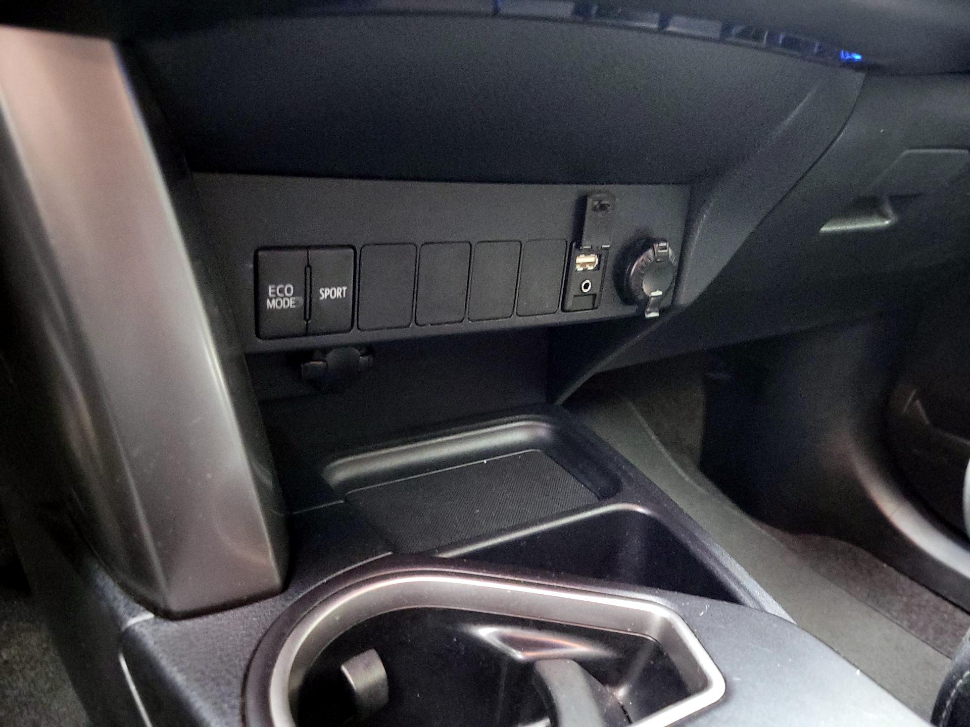 Thumbnail: 2018 Toyota RAV4 - 18