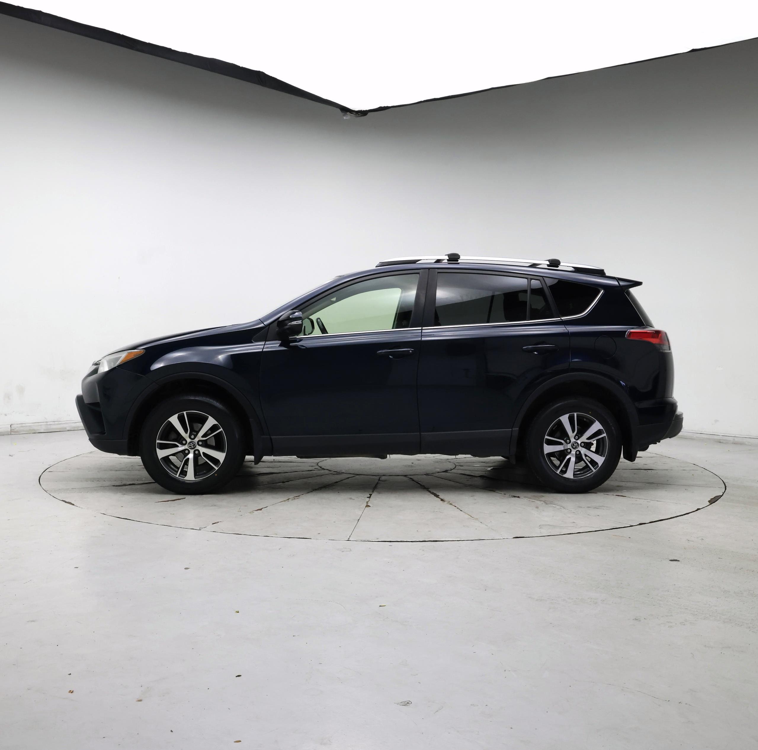 Thumbnail: 2018 Toyota RAV4 - 3