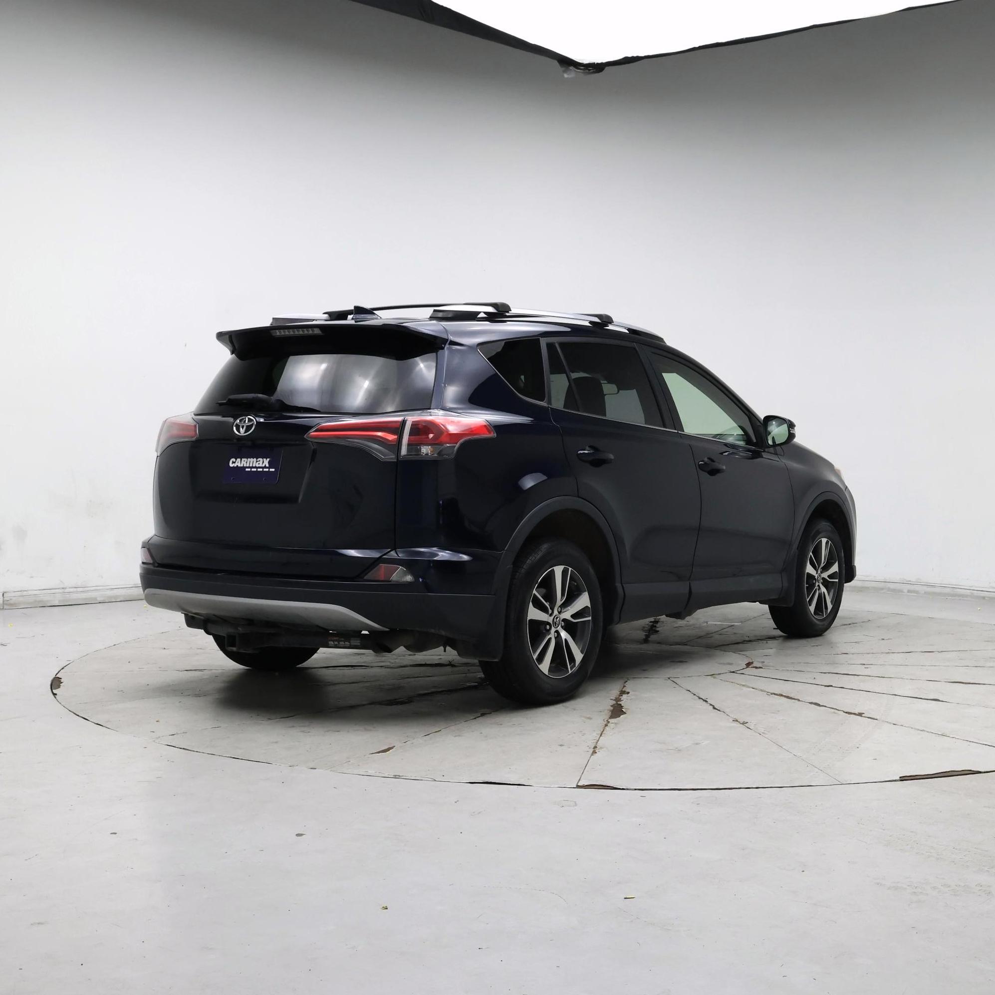 Thumbnail: 2018 Toyota RAV4 - 8