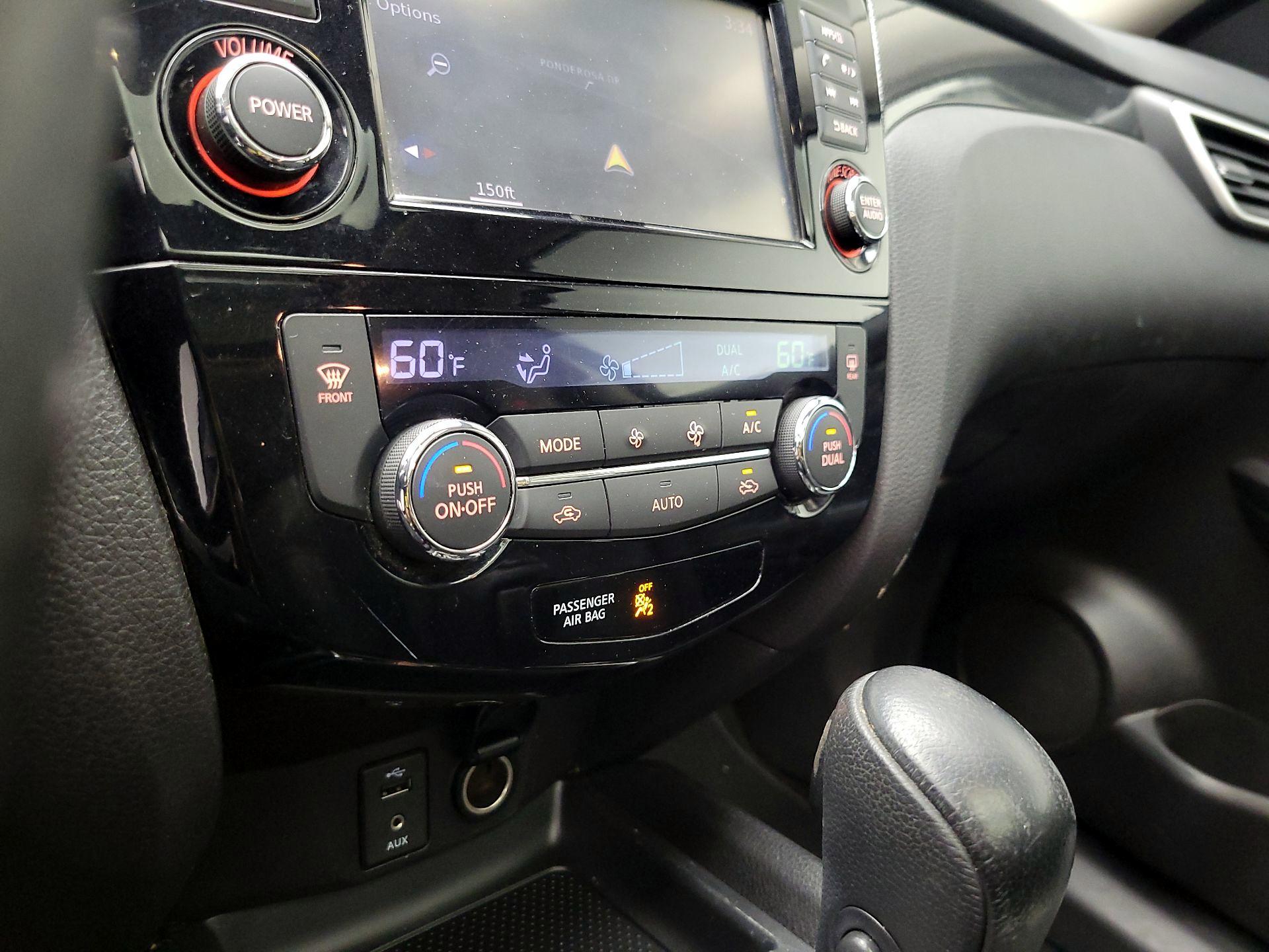 Thumbnail: 2015 Nissan Rogue - 17