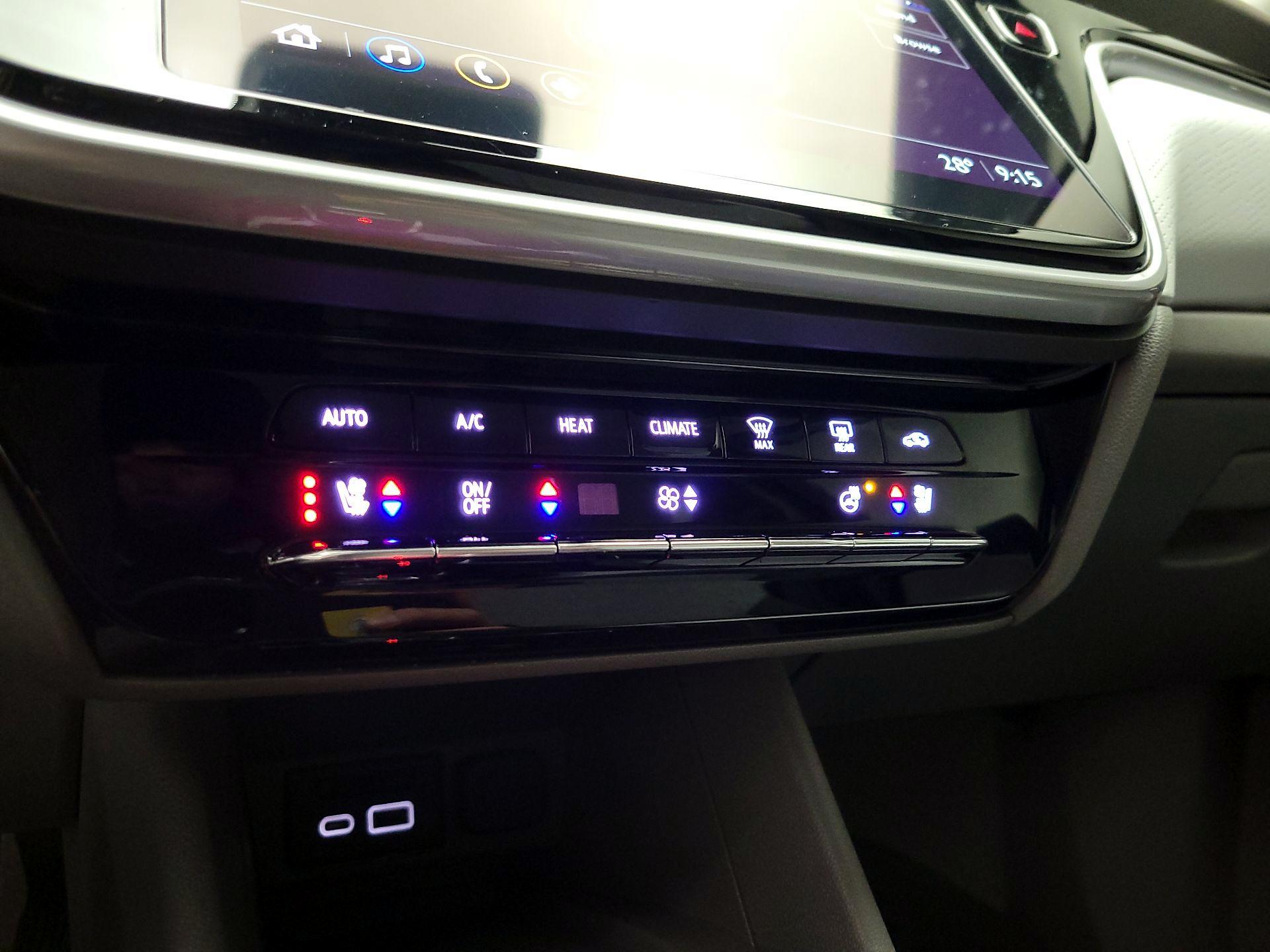 Thumbnail: 2022 Chevrolet Bolt EUV - 16