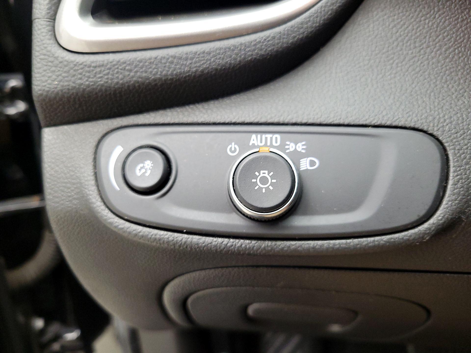 Thumbnail: 2020 Chevrolet Trax - 13