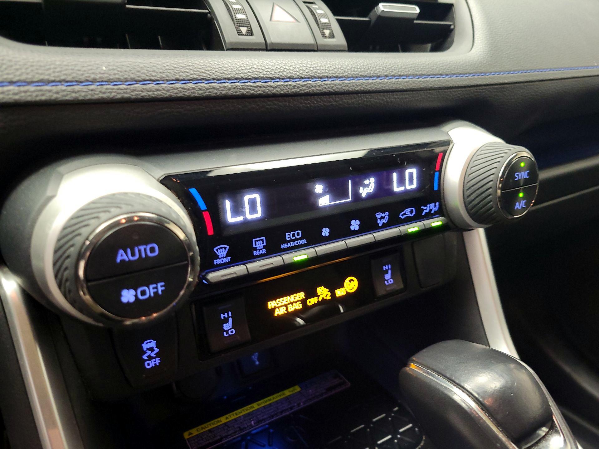 Thumbnail: 2020 Toyota RAV4 - 17