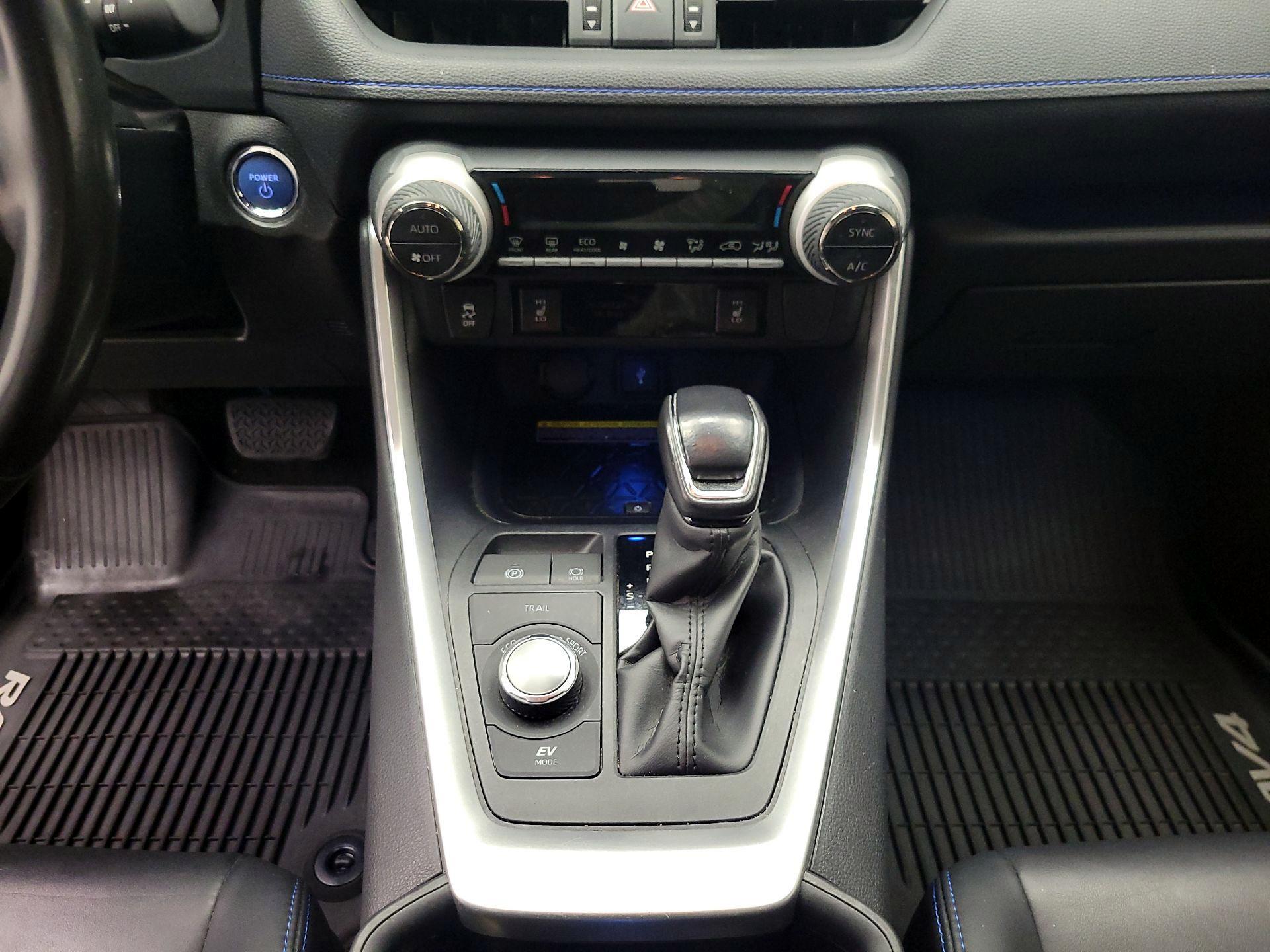 Thumbnail: 2020 Toyota RAV4 - 18