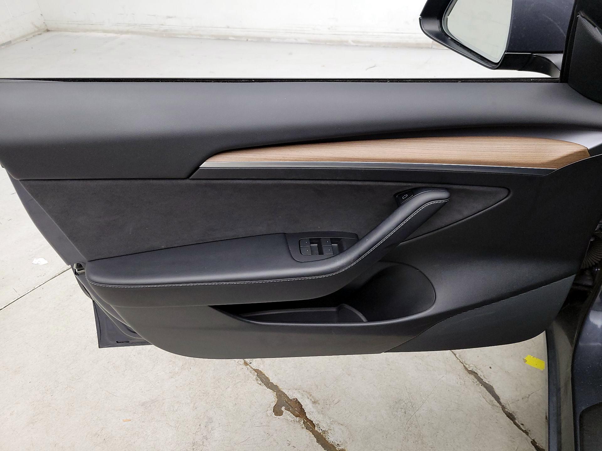 Thumbnail: 2021 Tesla Model 3 - 12