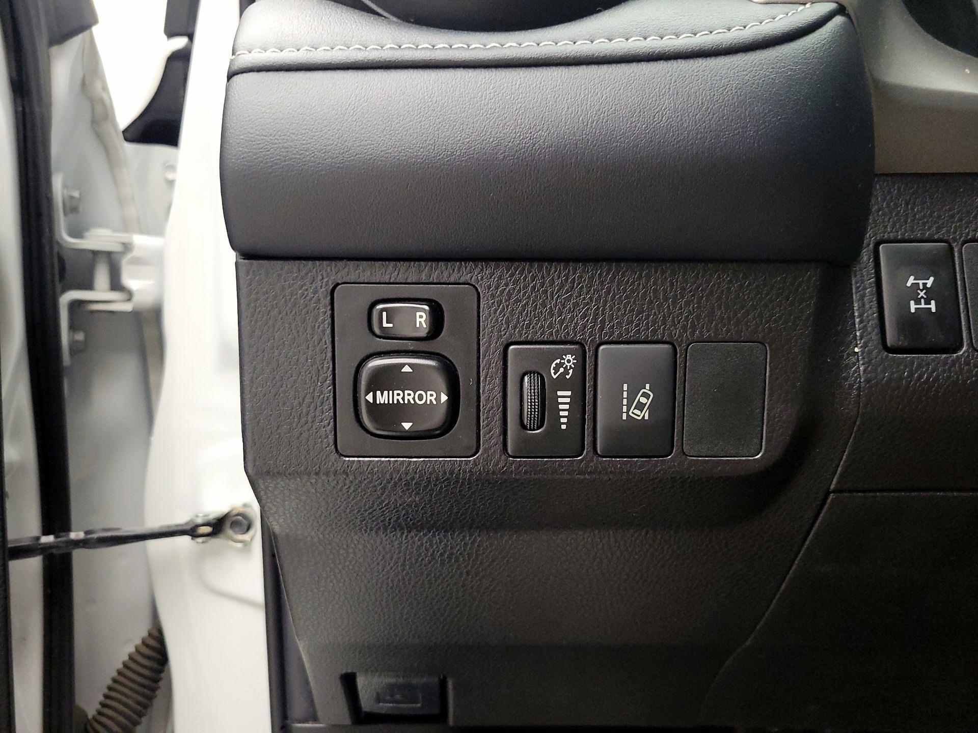 Thumbnail: 2018 Toyota RAV4 - 13