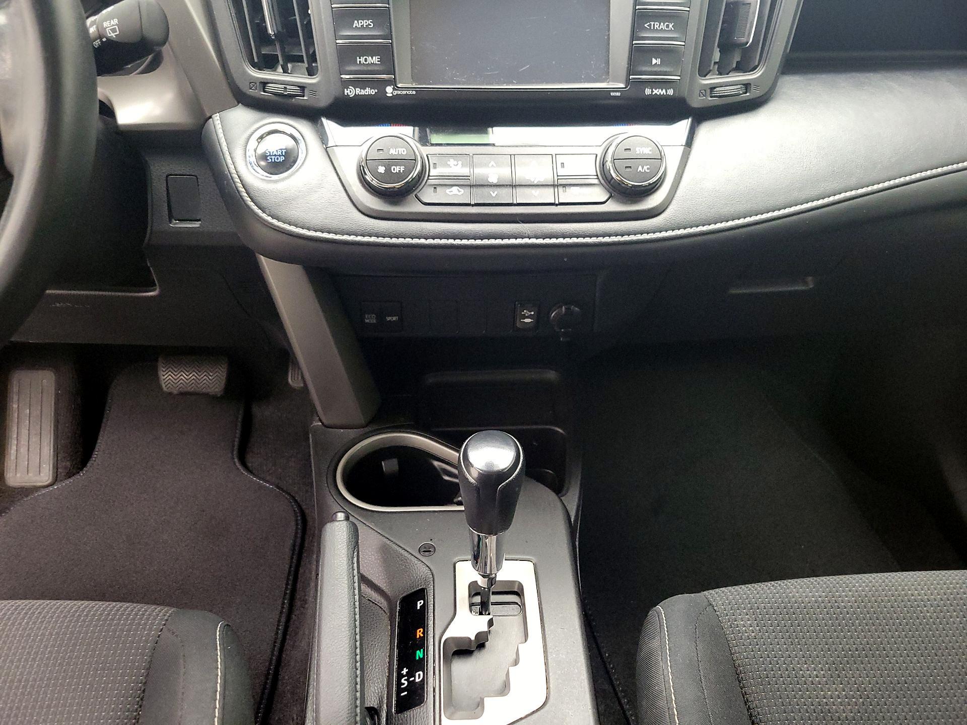 Thumbnail: 2018 Toyota RAV4 - 17