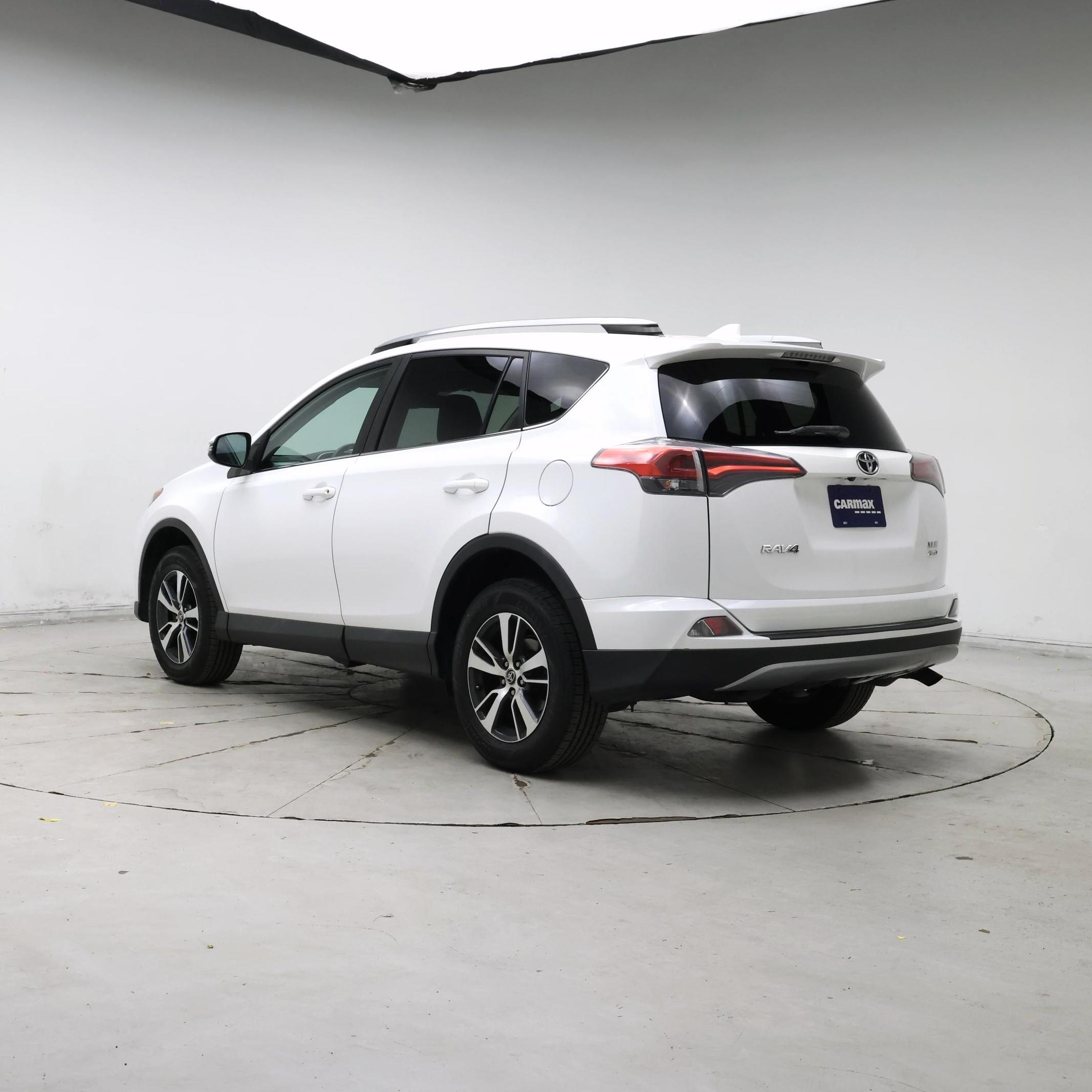 Thumbnail: 2018 Toyota RAV4 - 2