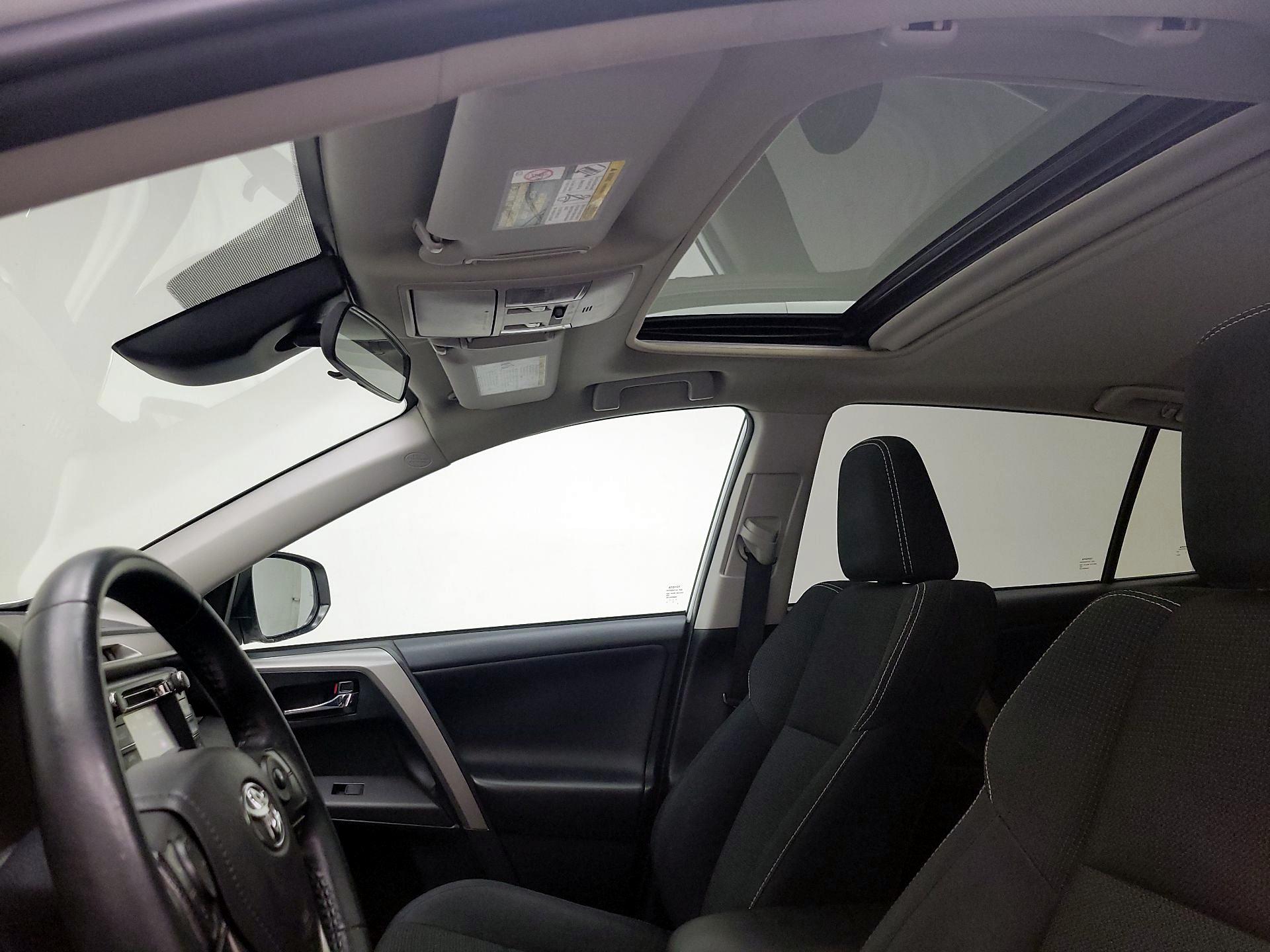 Thumbnail: 2018 Toyota RAV4 - 19