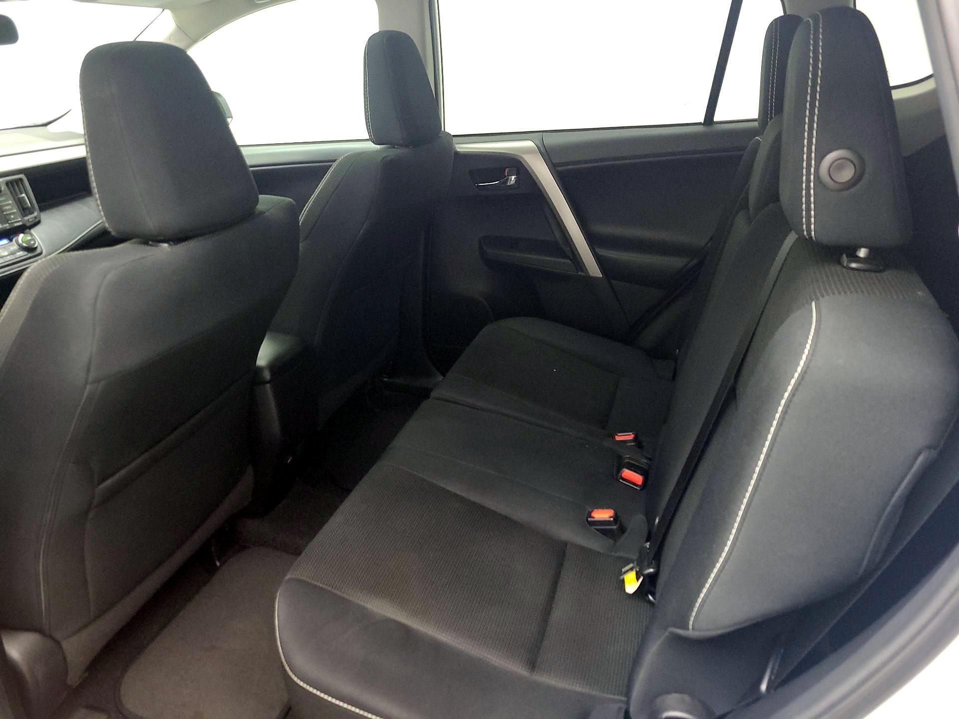 Thumbnail: 2018 Toyota RAV4 - 20