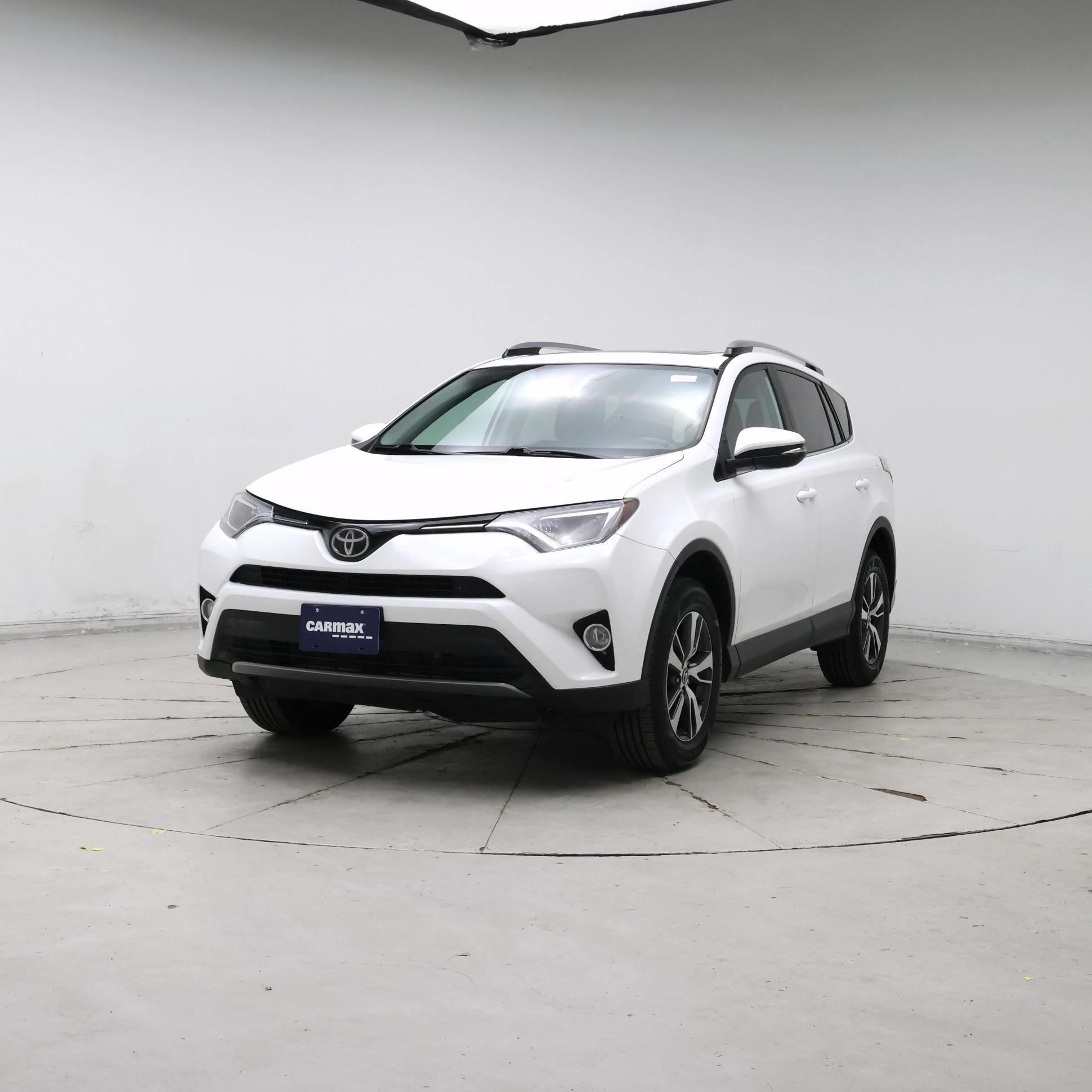 Thumbnail: 2018 Toyota RAV4 - 4