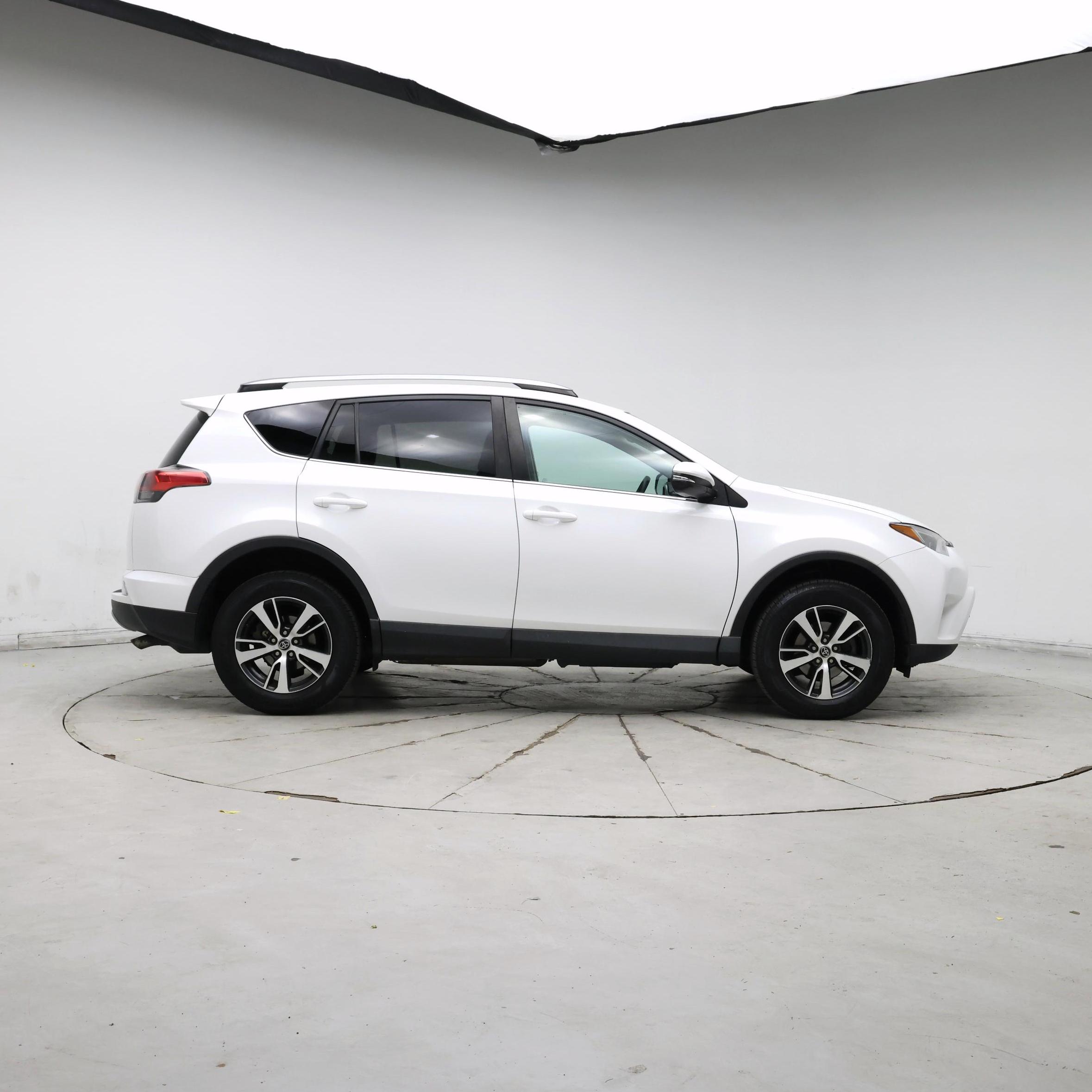 Thumbnail: 2018 Toyota RAV4 - 7