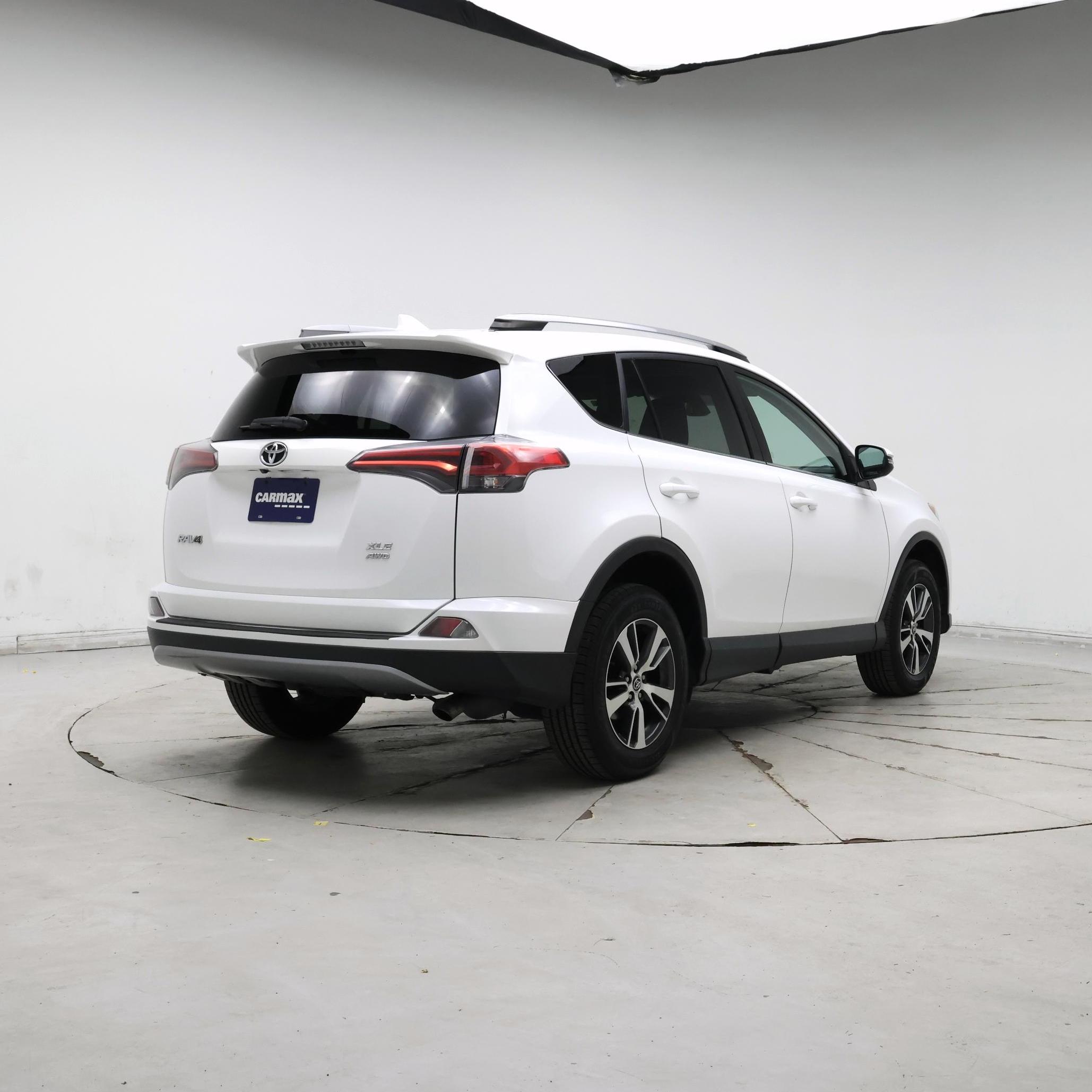 Thumbnail: 2018 Toyota RAV4 - 8