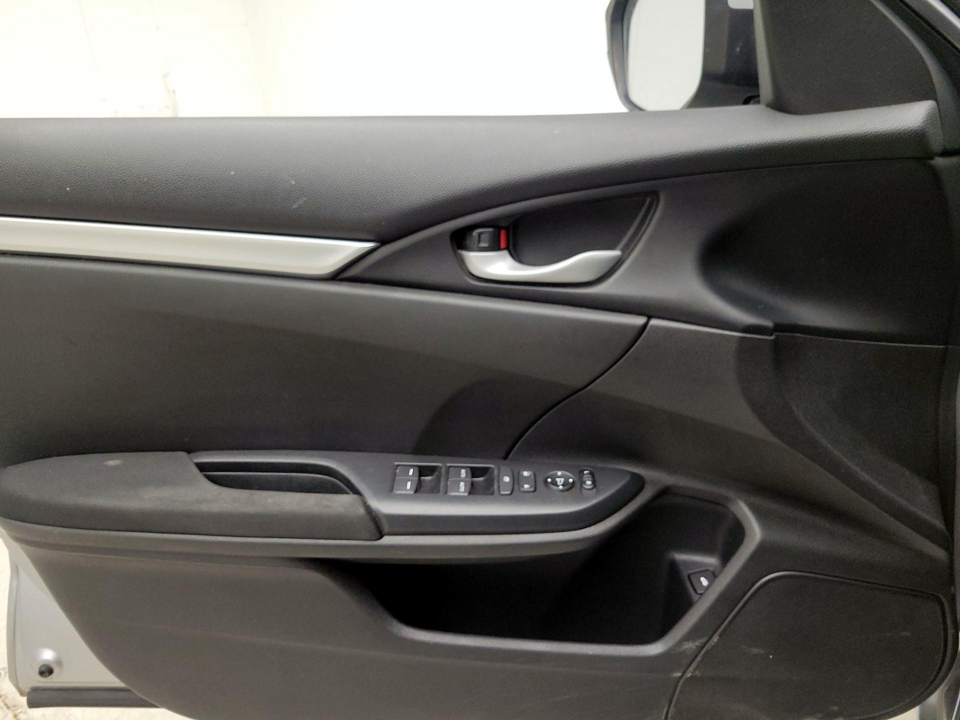 Thumbnail: 2016 Honda Civic - 12