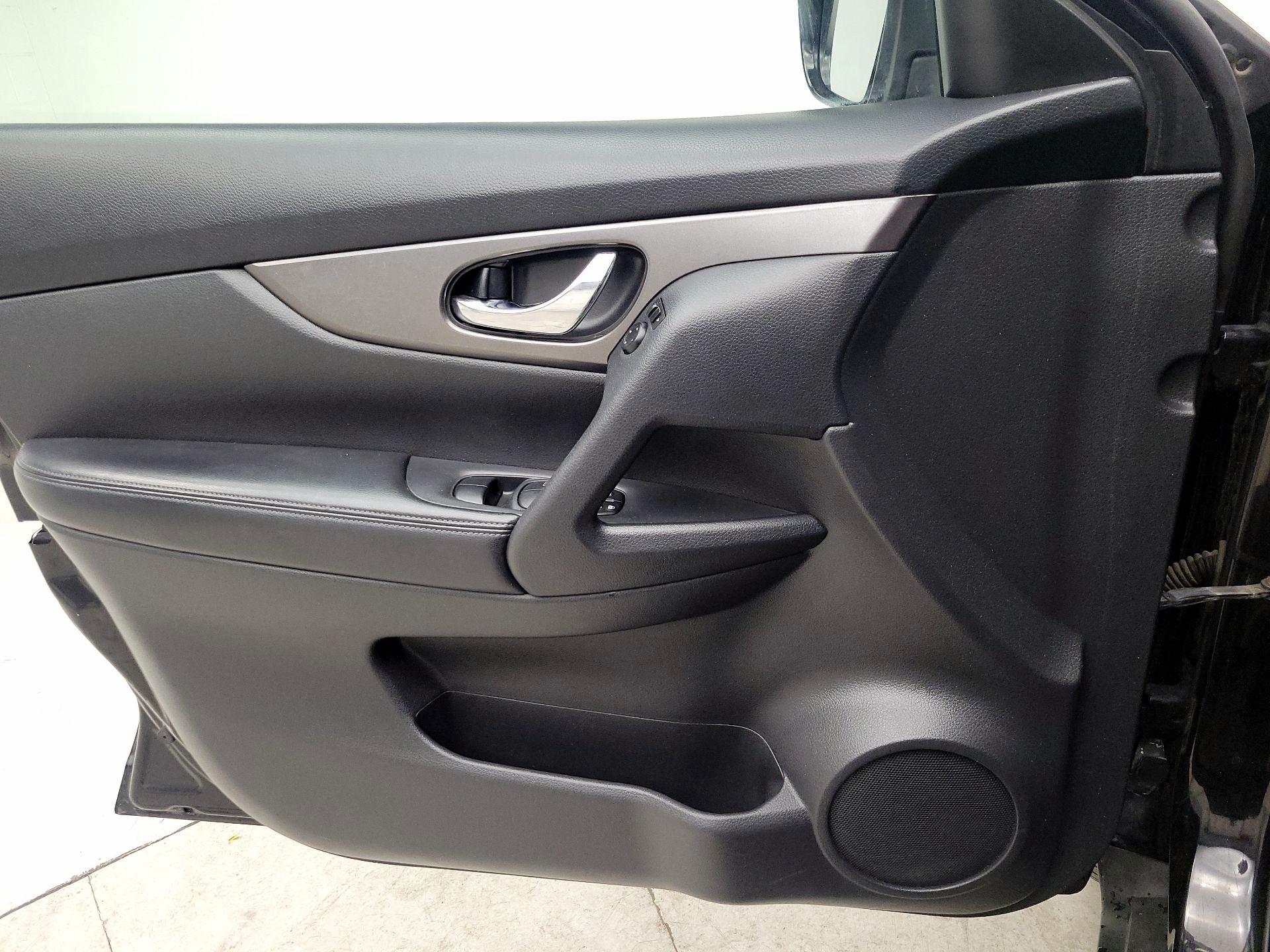 Thumbnail: 2016 Nissan Rogue - 12