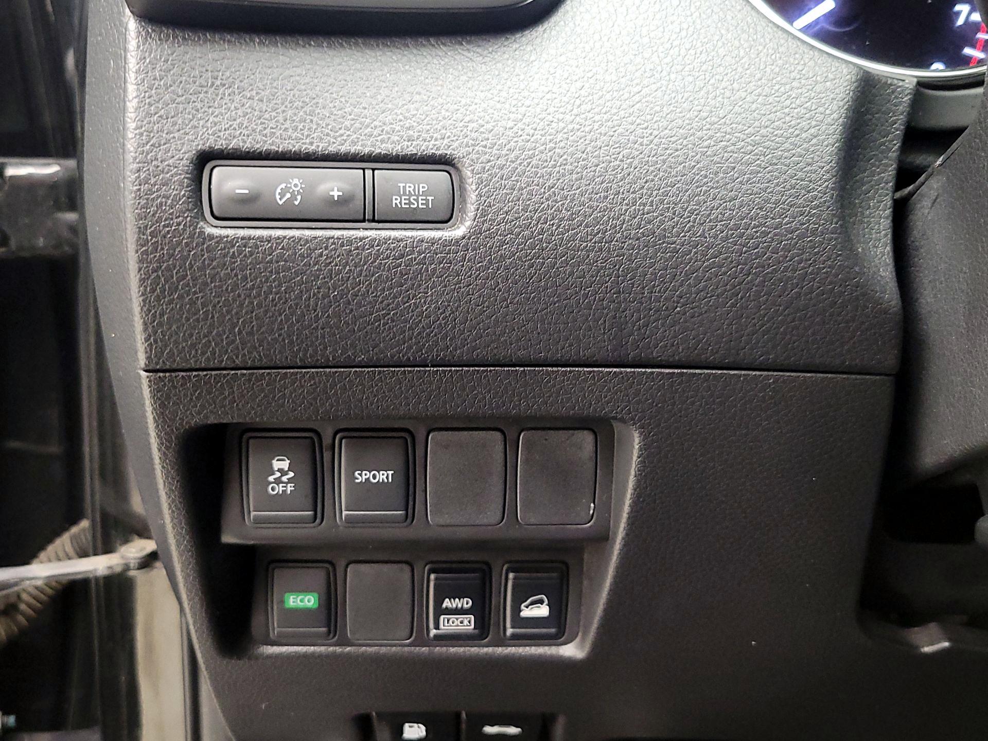 Thumbnail: 2016 Nissan Rogue - 13