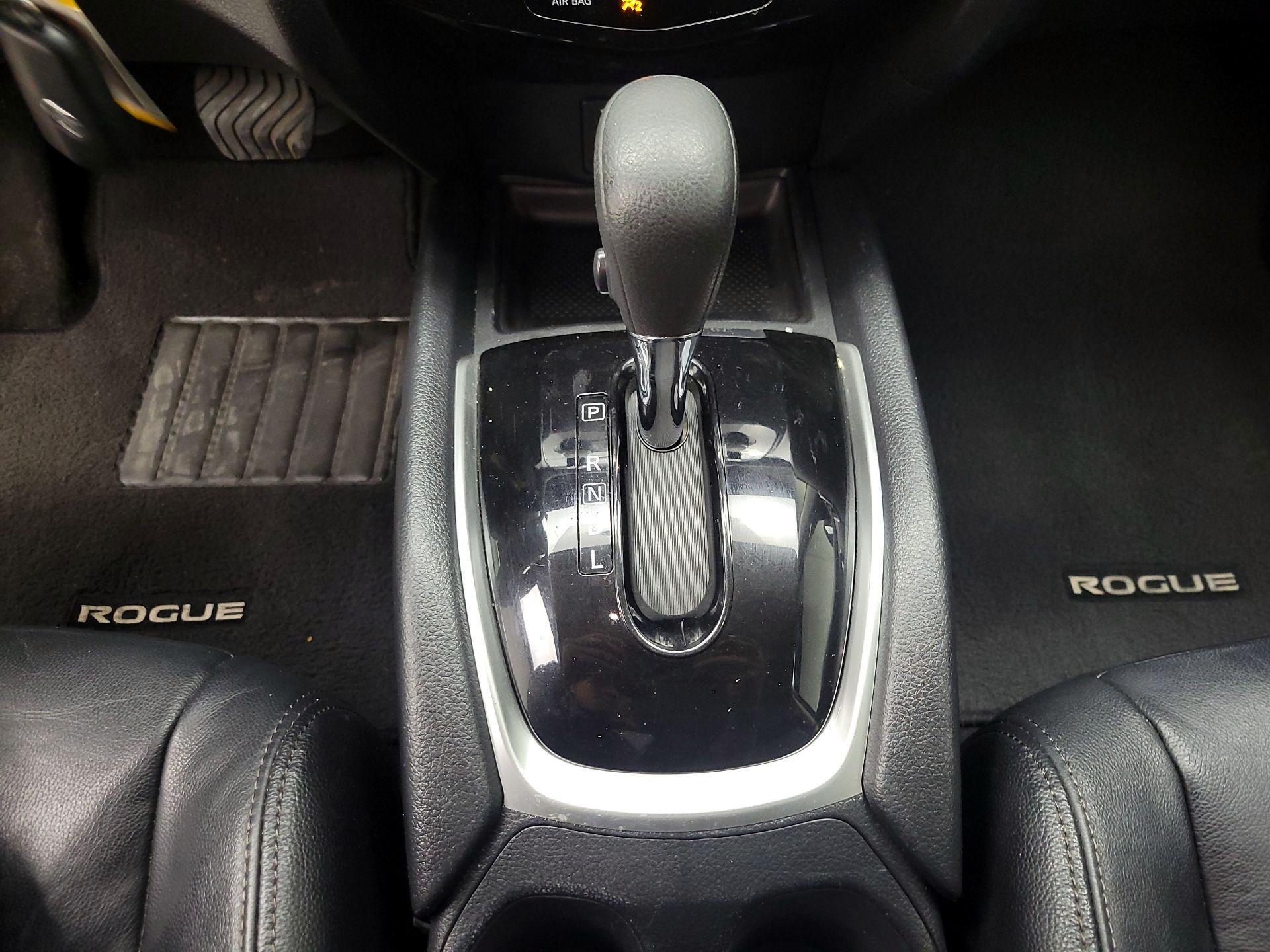 Thumbnail: 2016 Nissan Rogue - 17