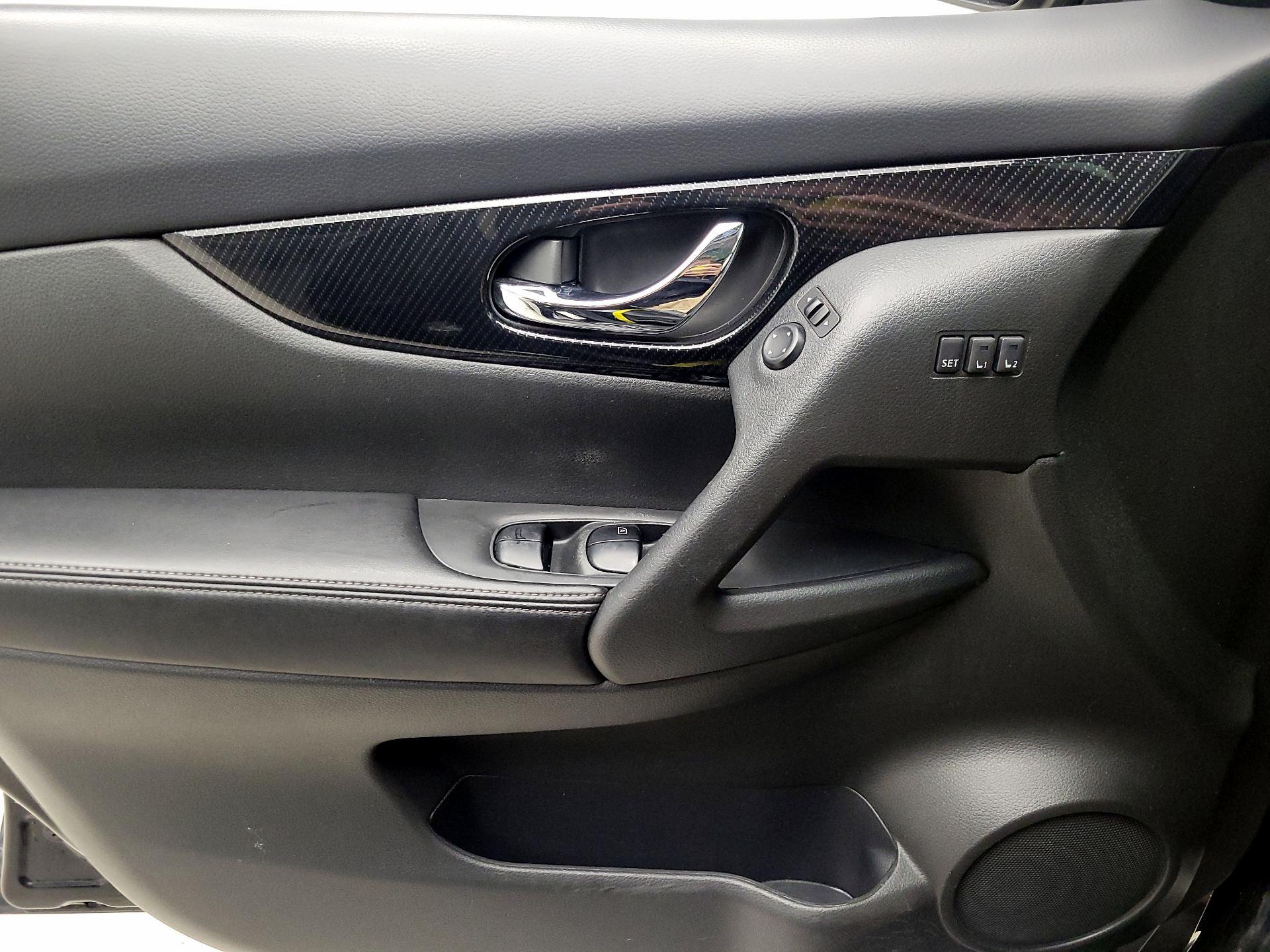 Thumbnail: 2018 Nissan Rogue - 12