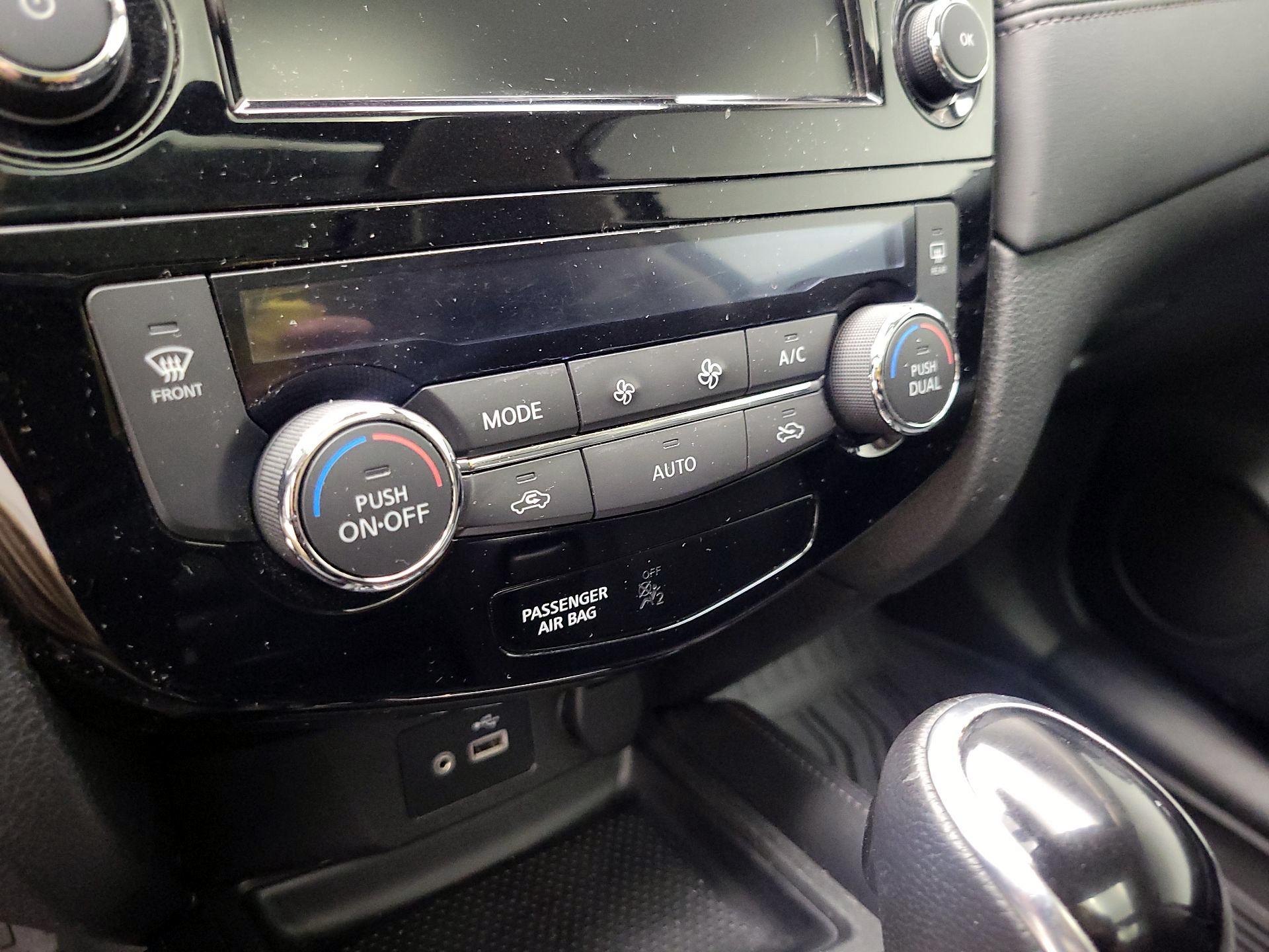 Thumbnail: 2018 Nissan Rogue - 17