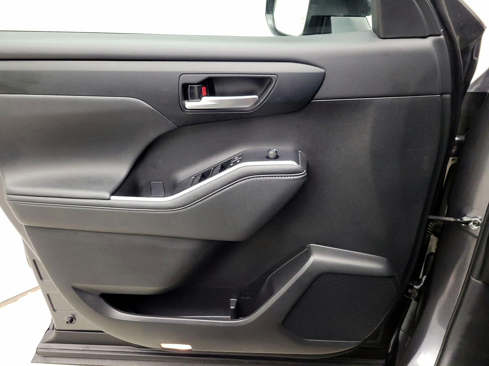 Thumbnail: 2024 Toyota Highlander - 12