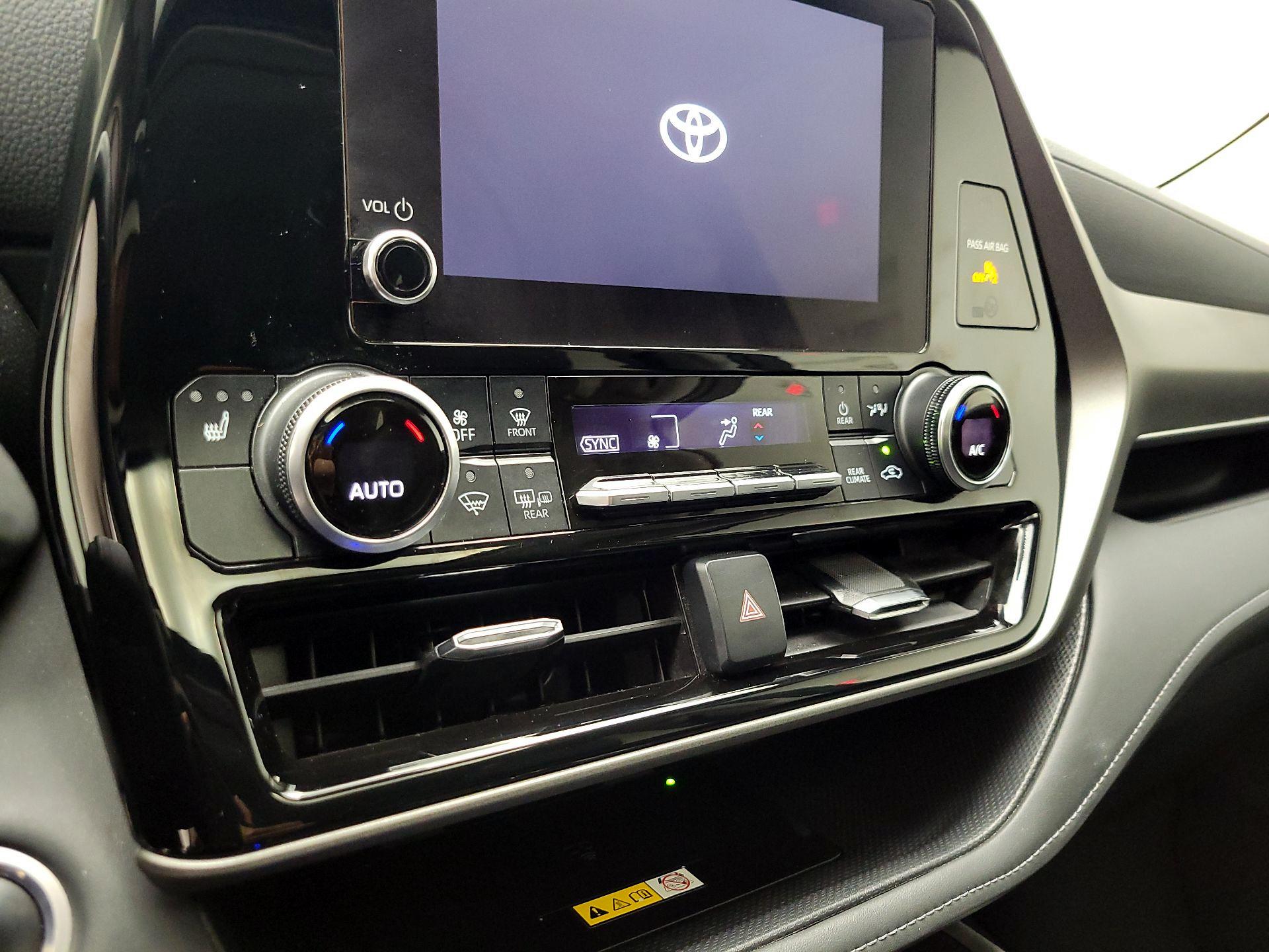 Thumbnail: 2024 Toyota Highlander - 16