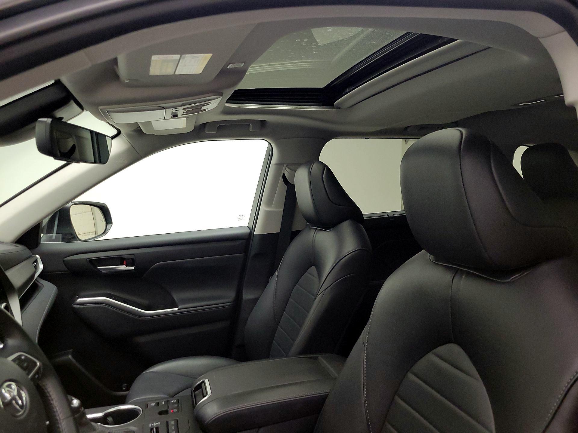 Thumbnail: 2024 Toyota Highlander - 19