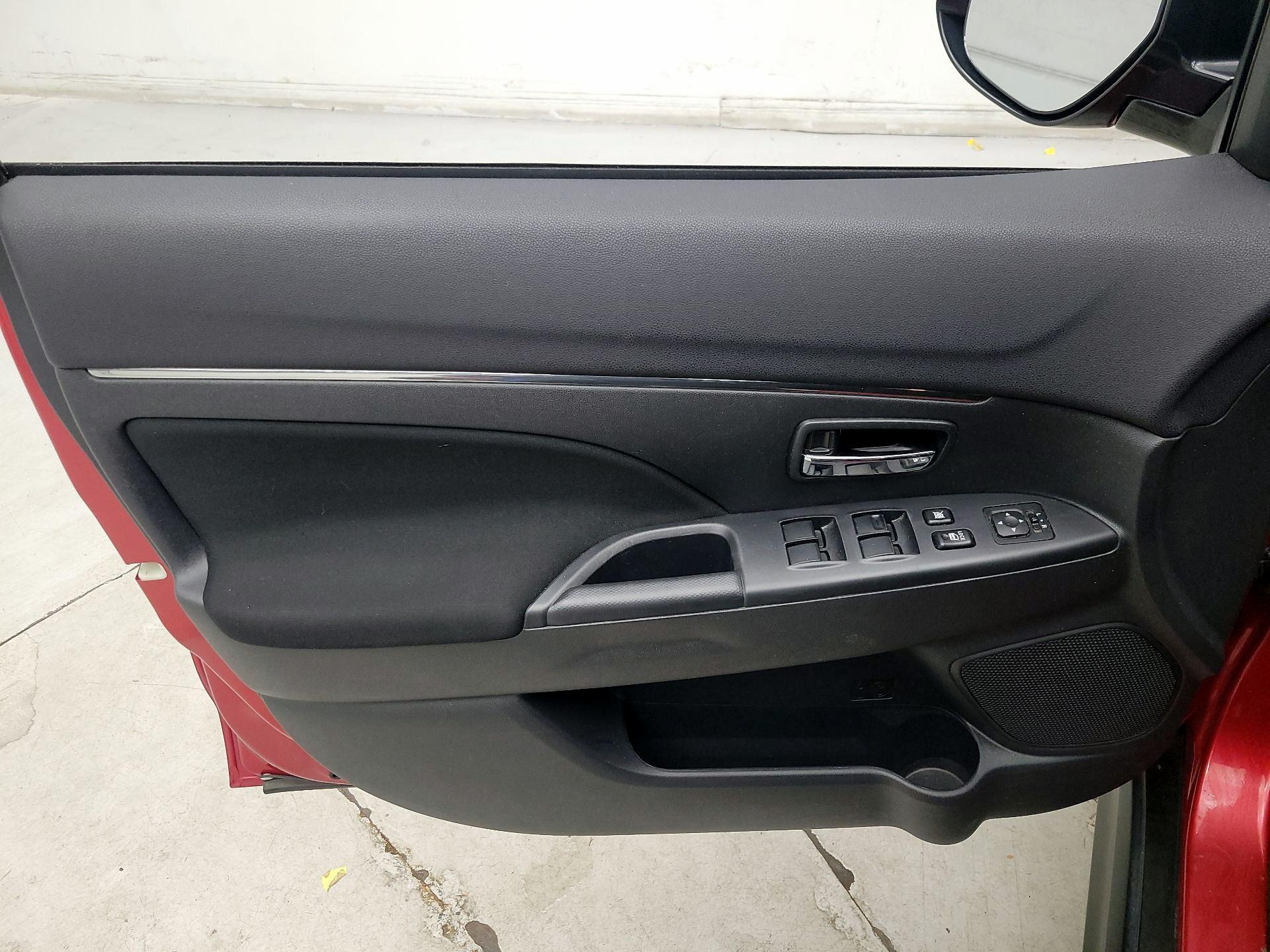 Thumbnail: 2017 Mitsubishi Outlander Sport - 12