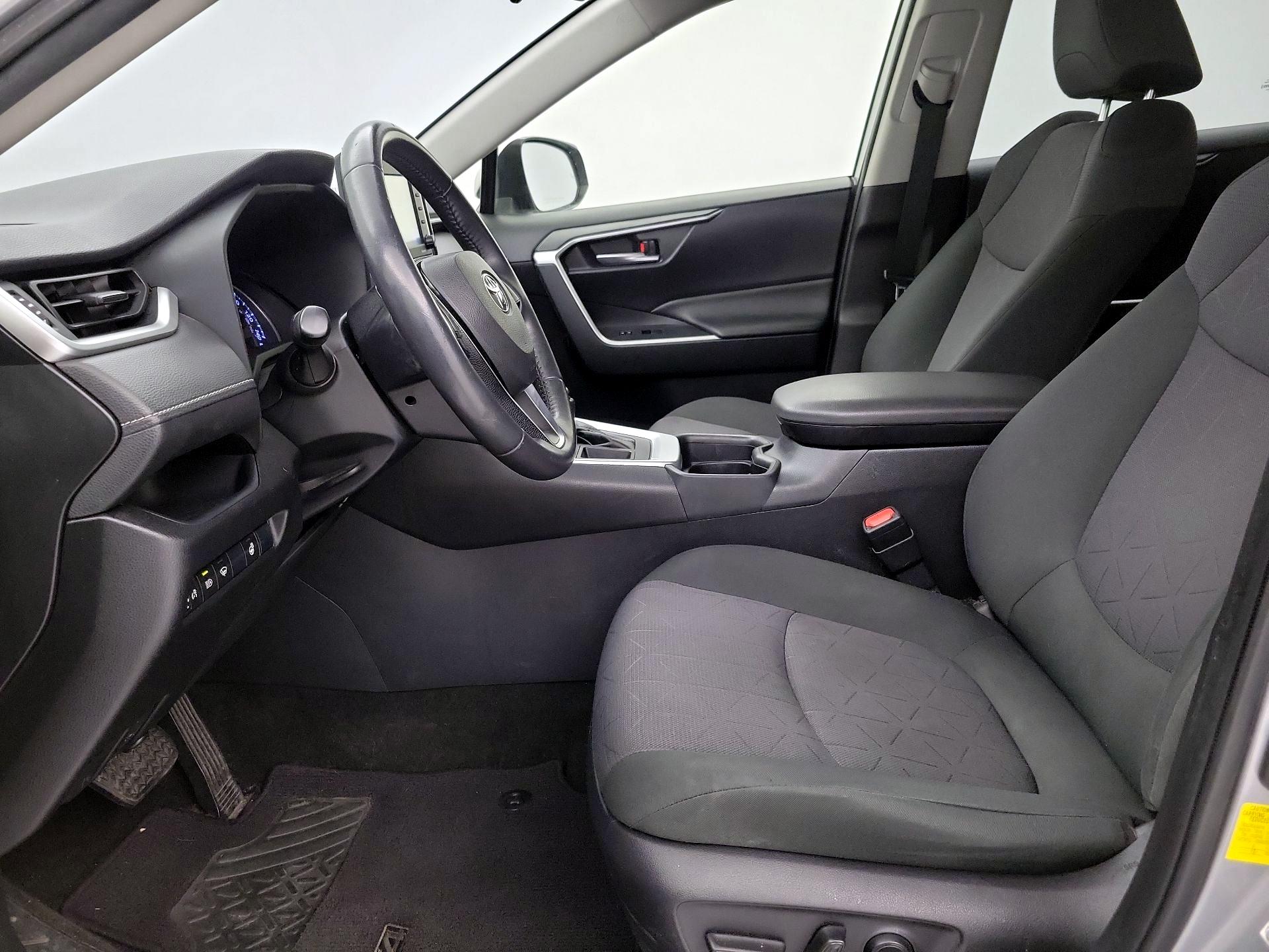 Thumbnail: 2020 Toyota RAV4 - 11