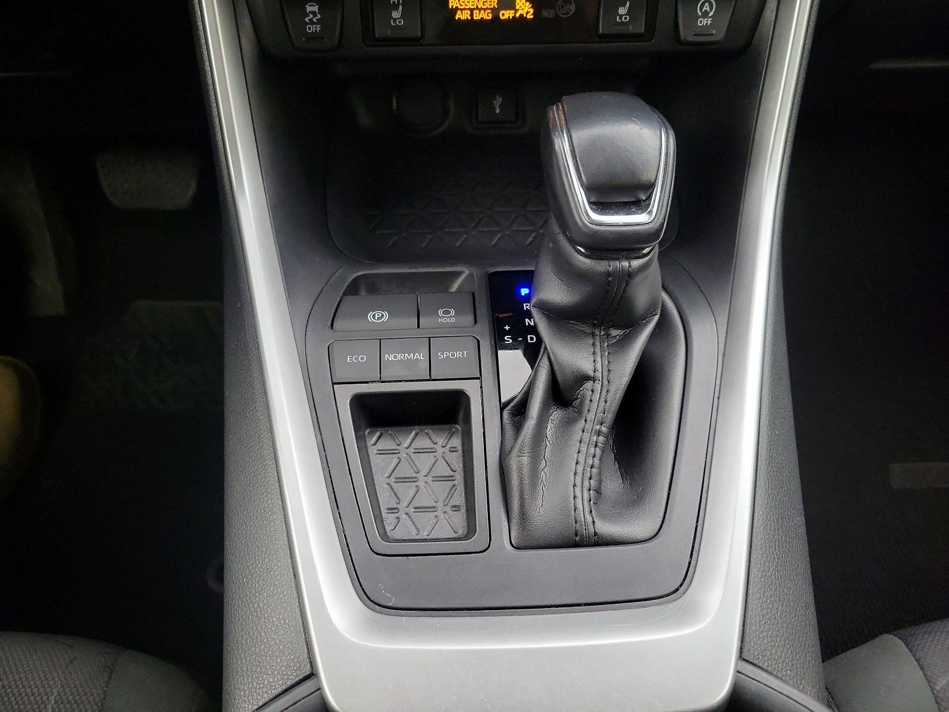 Thumbnail: 2020 Toyota RAV4 - 17