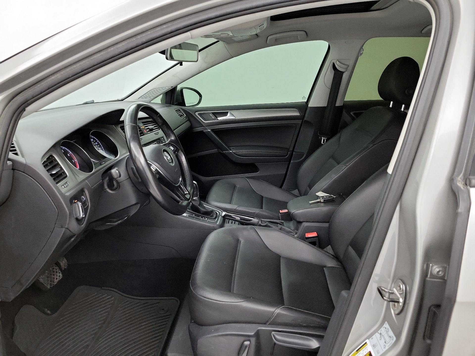 Thumbnail: 2017 Volkswagen Golf - 11