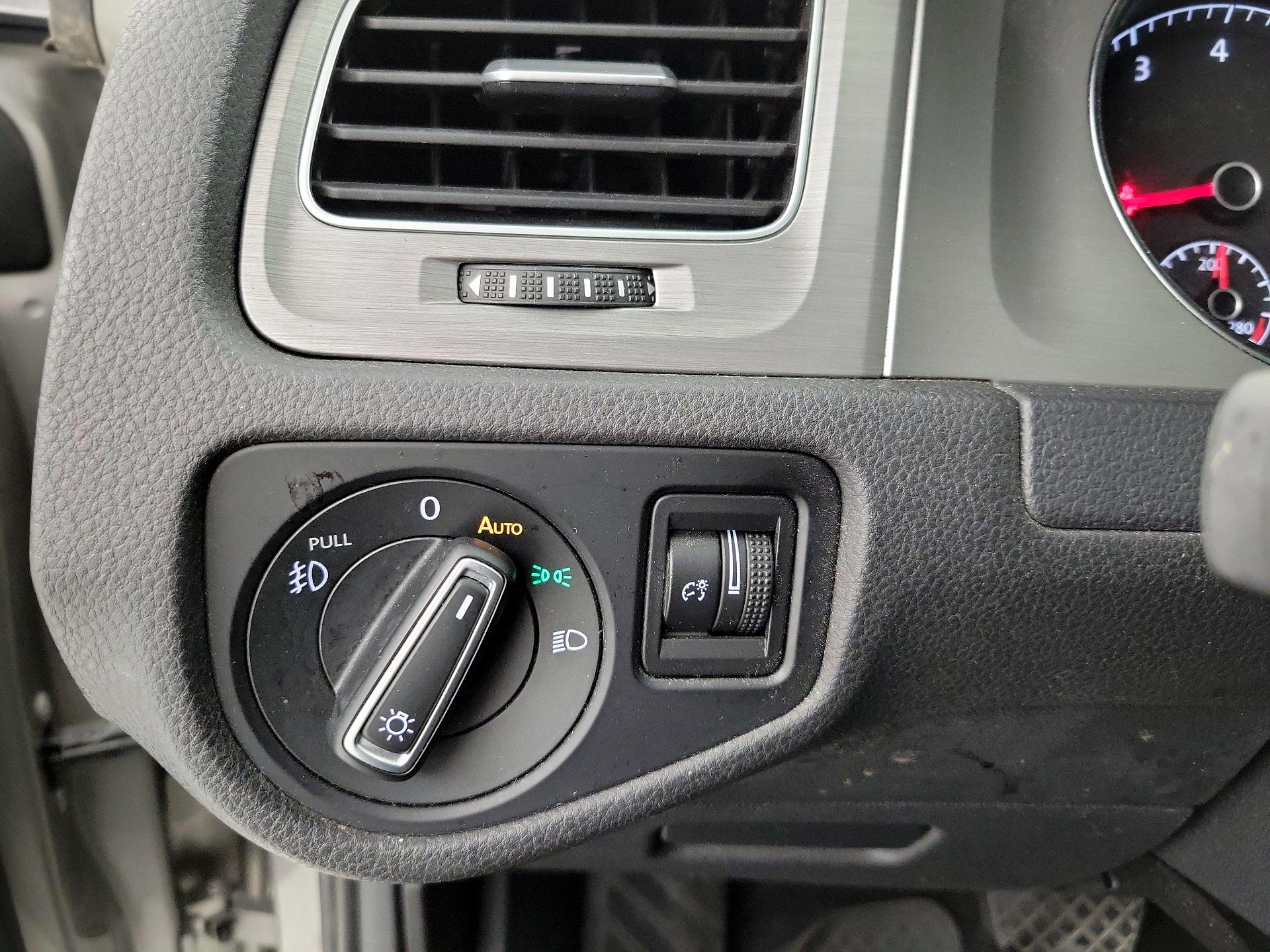 Thumbnail: 2017 Volkswagen Golf - 13