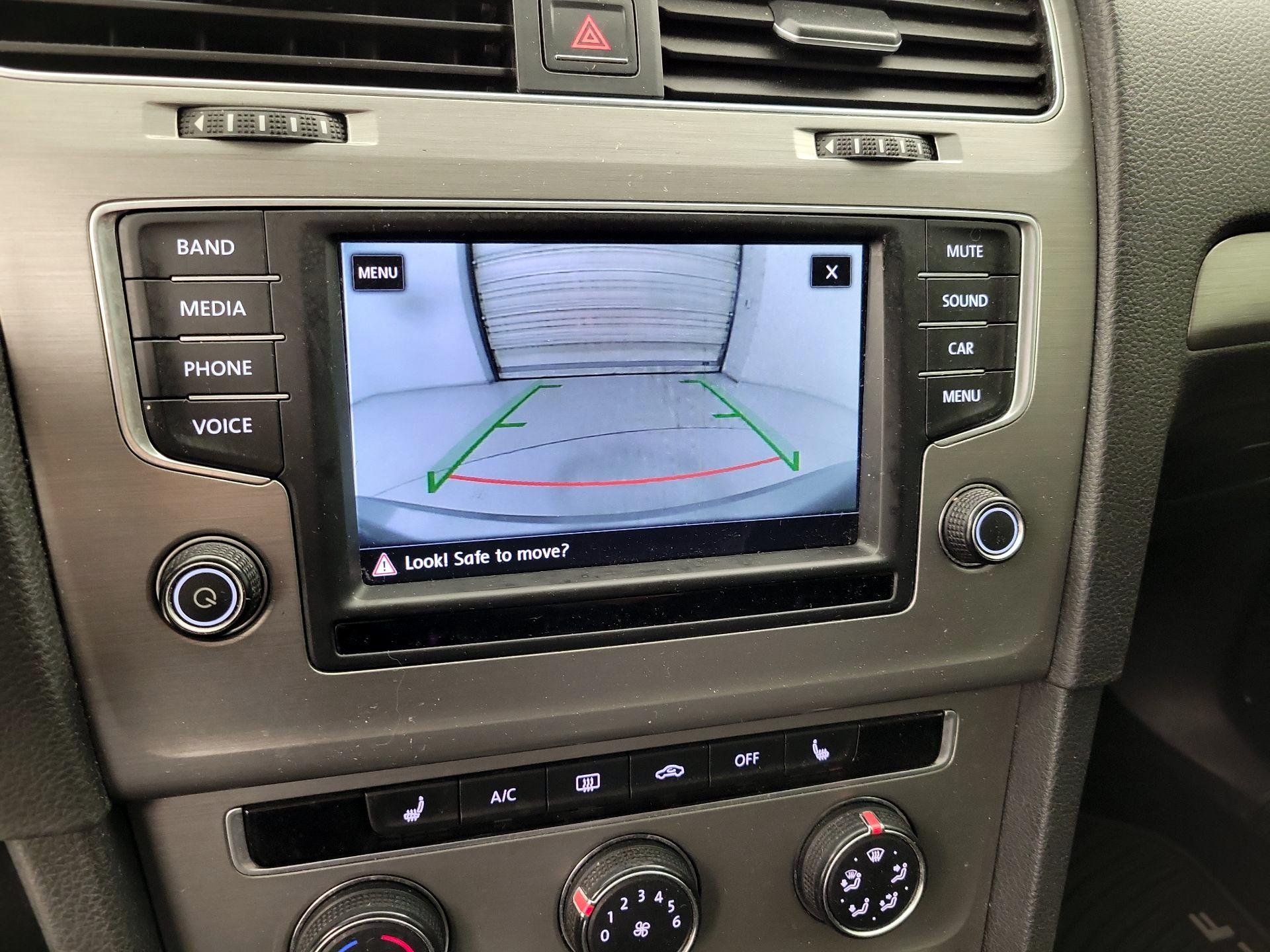 Thumbnail: 2017 Volkswagen Golf - 14