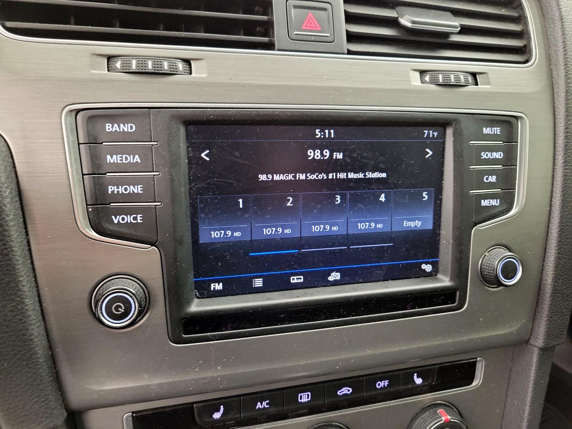 Thumbnail: 2017 Volkswagen Golf - 15