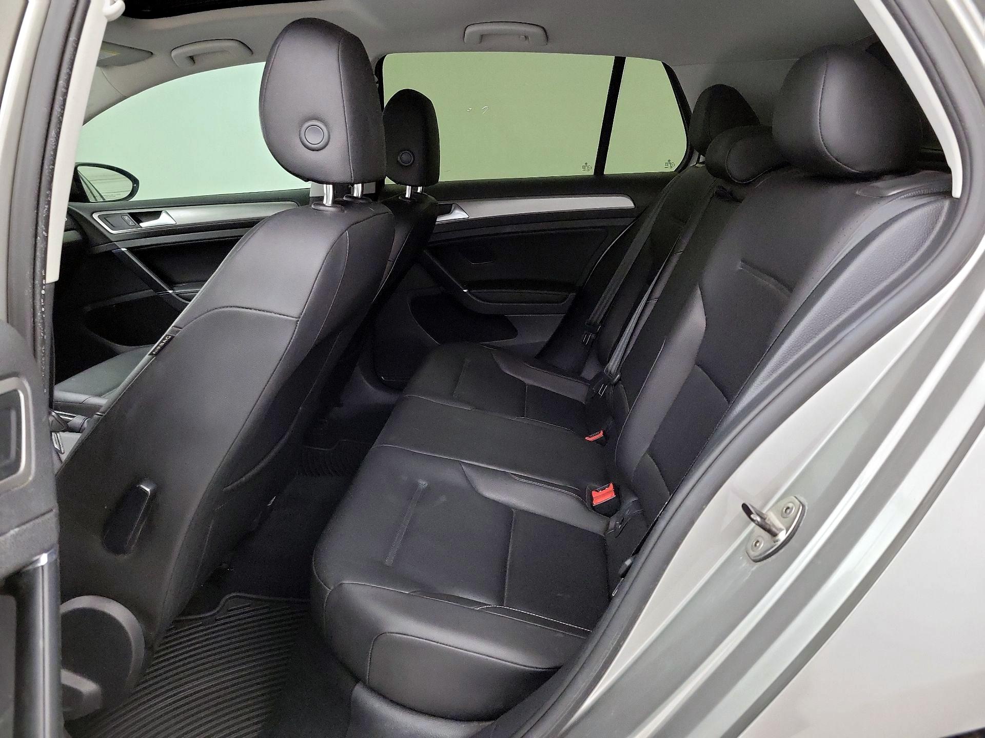 Thumbnail: 2017 Volkswagen Golf - 20