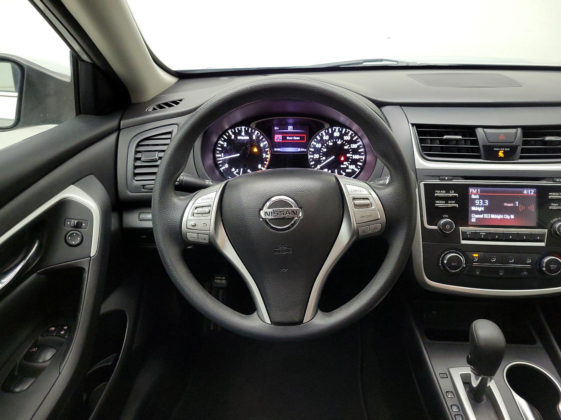 Thumbnail: 2016 Nissan Altima - 10