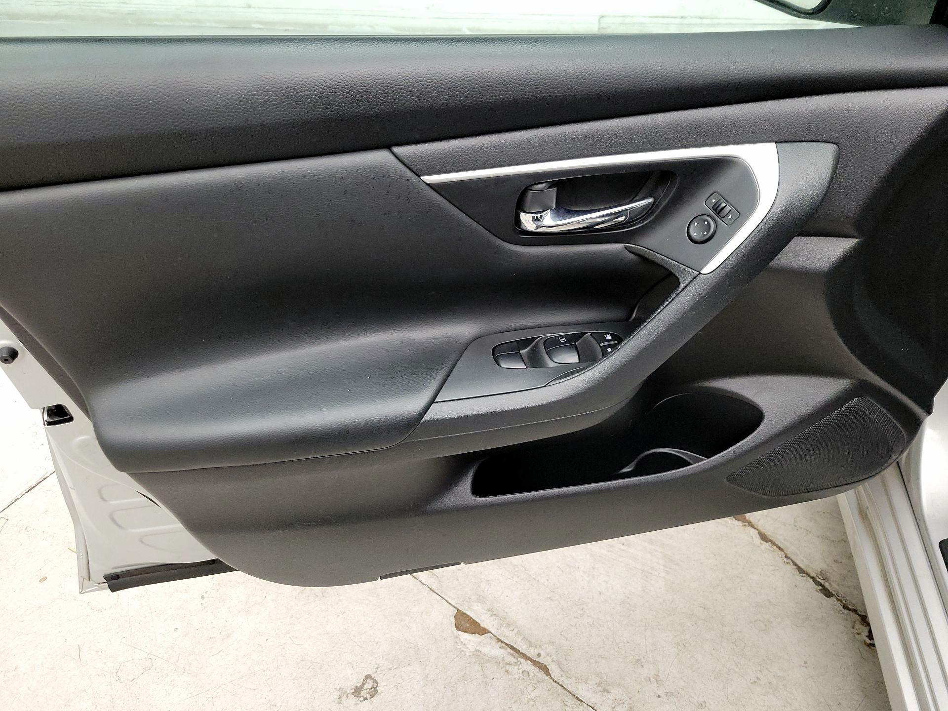 Thumbnail: 2016 Nissan Altima - 12