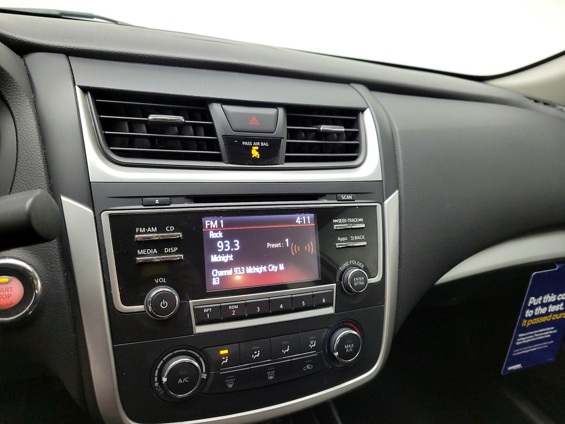 Thumbnail: 2016 Nissan Altima - 15