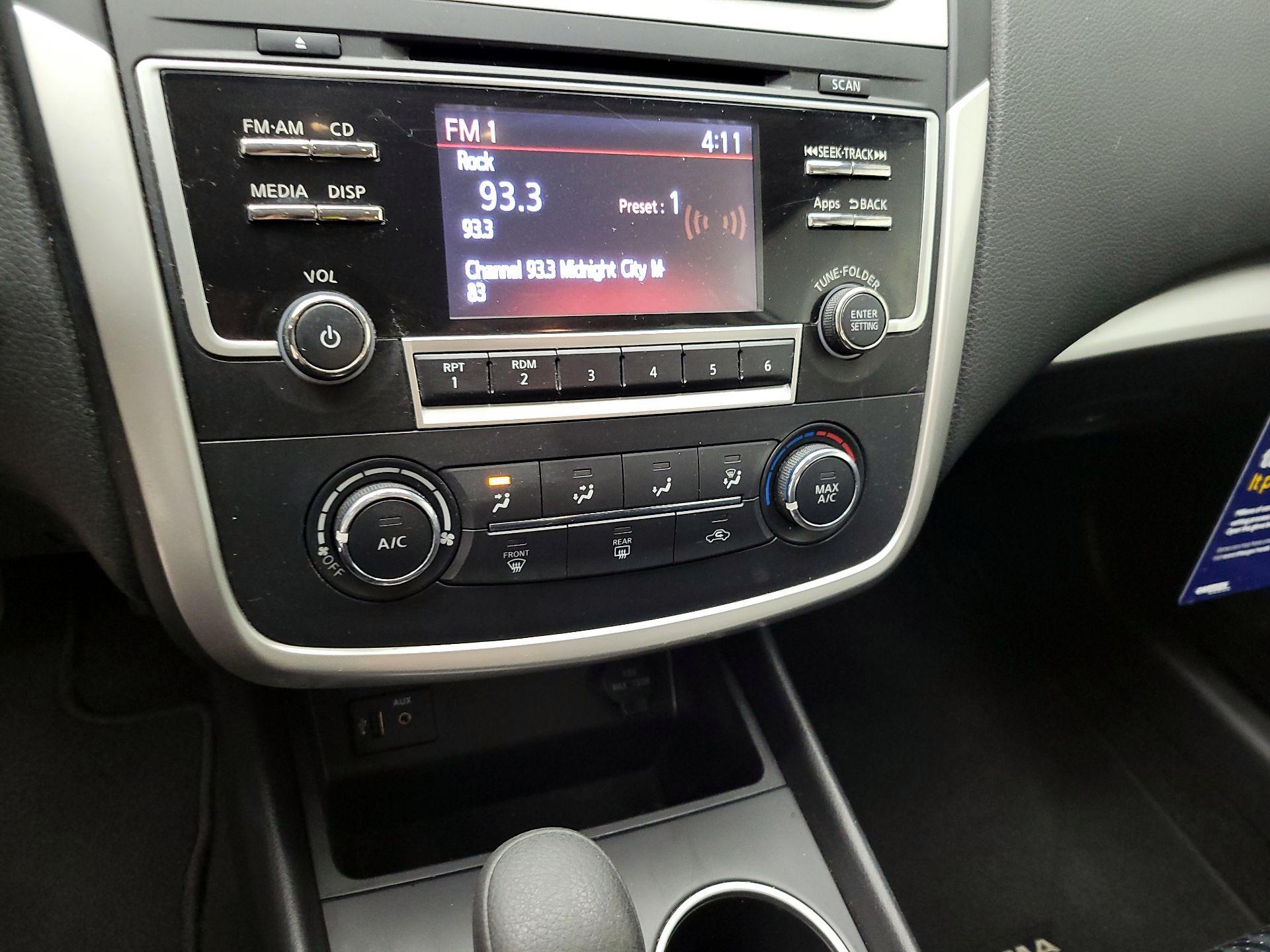 Thumbnail: 2016 Nissan Altima - 16