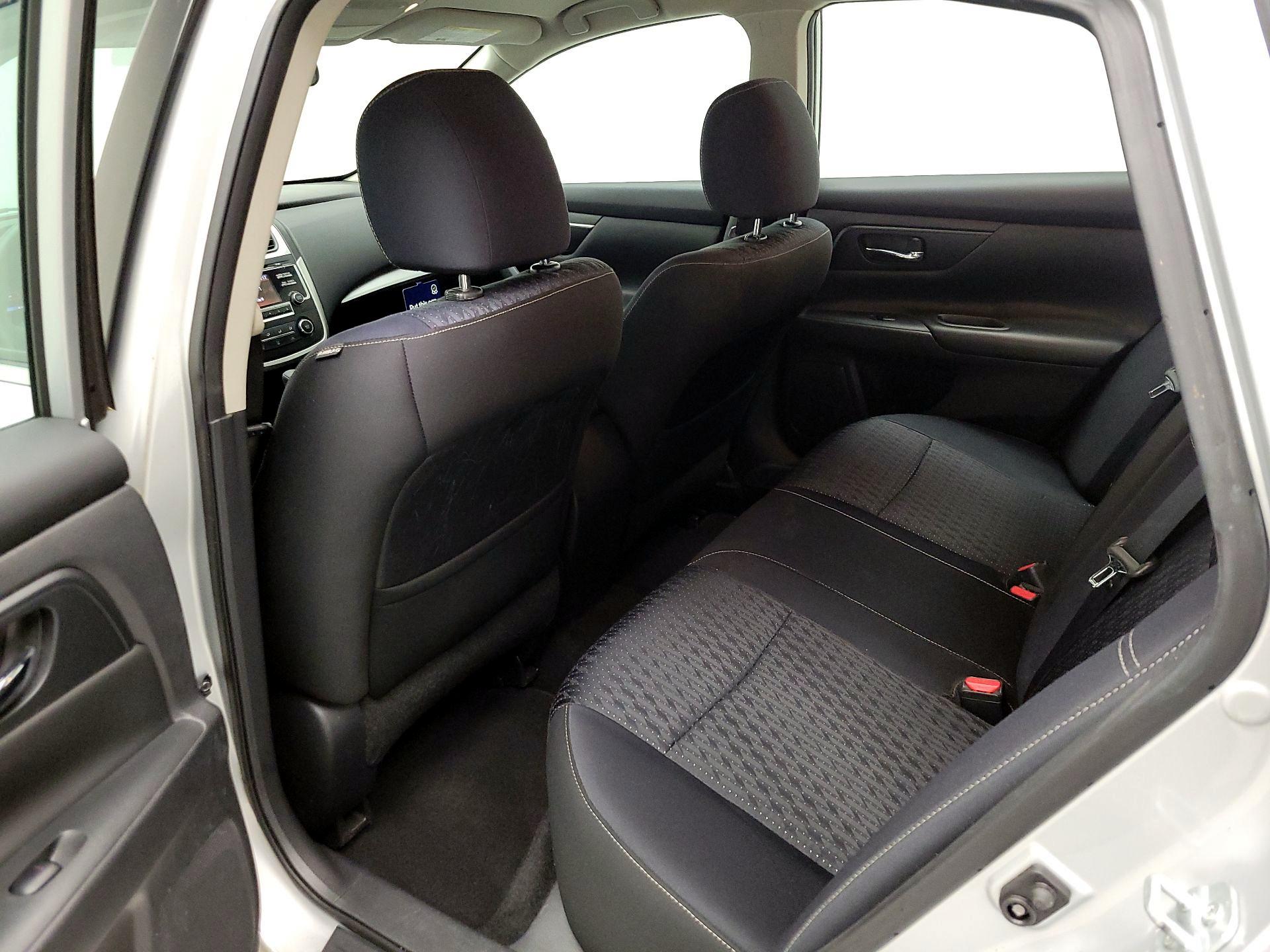 Thumbnail: 2016 Nissan Altima - 19