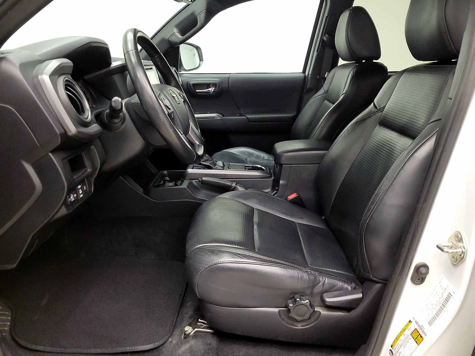 Thumbnail: 2019 Toyota Tacoma - 11