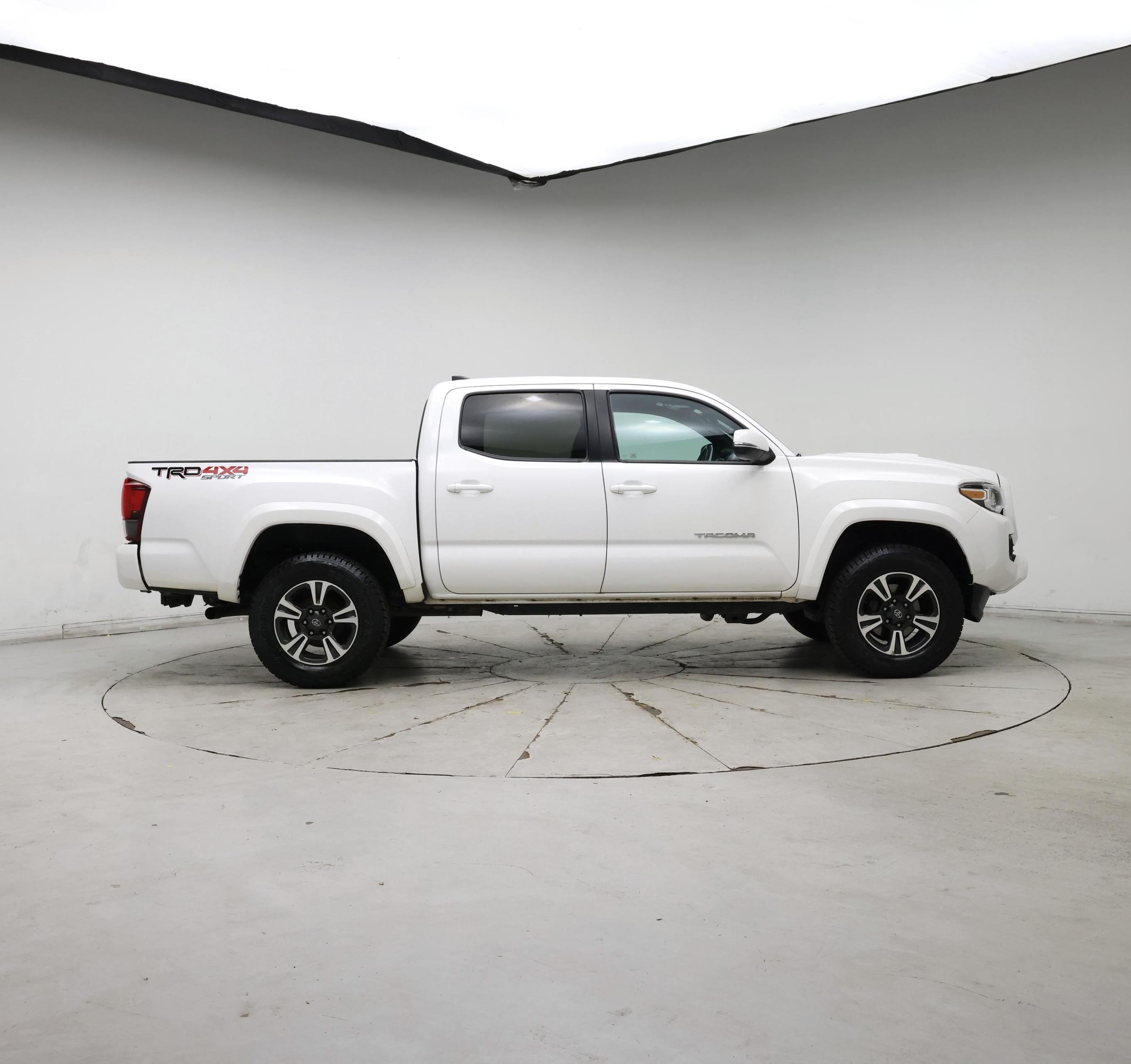 Thumbnail: 2019 Toyota Tacoma - 7