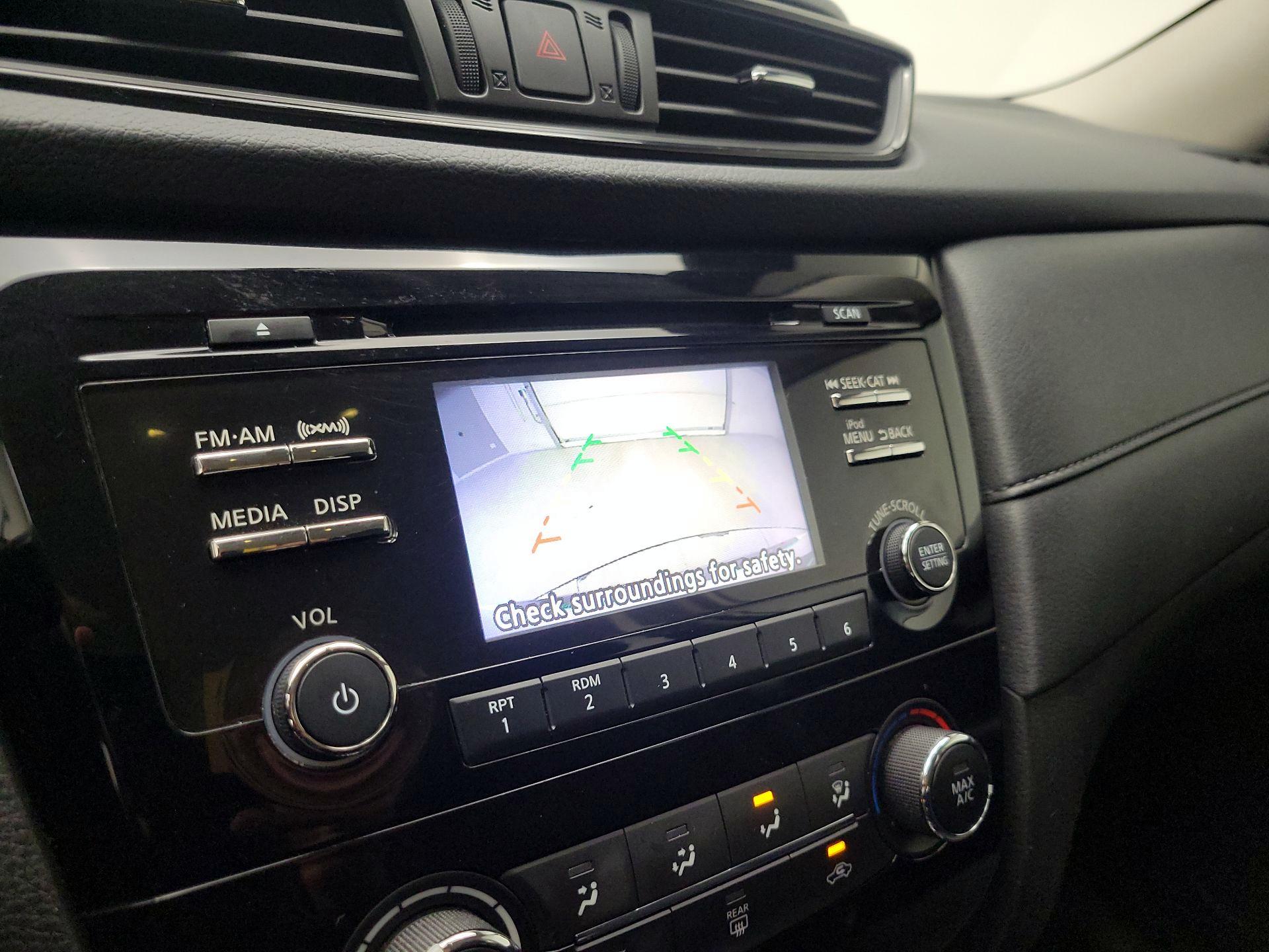 Thumbnail: 2017 Nissan Rogue - 14