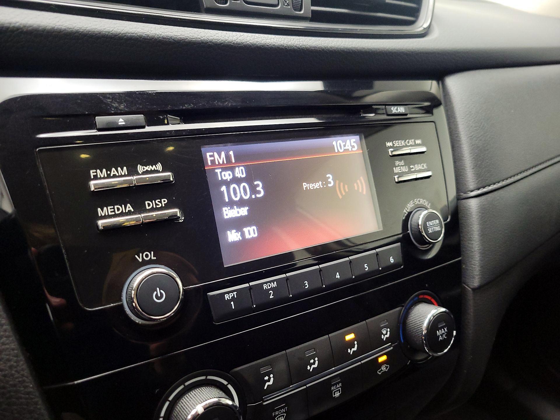 Thumbnail: 2017 Nissan Rogue - 15