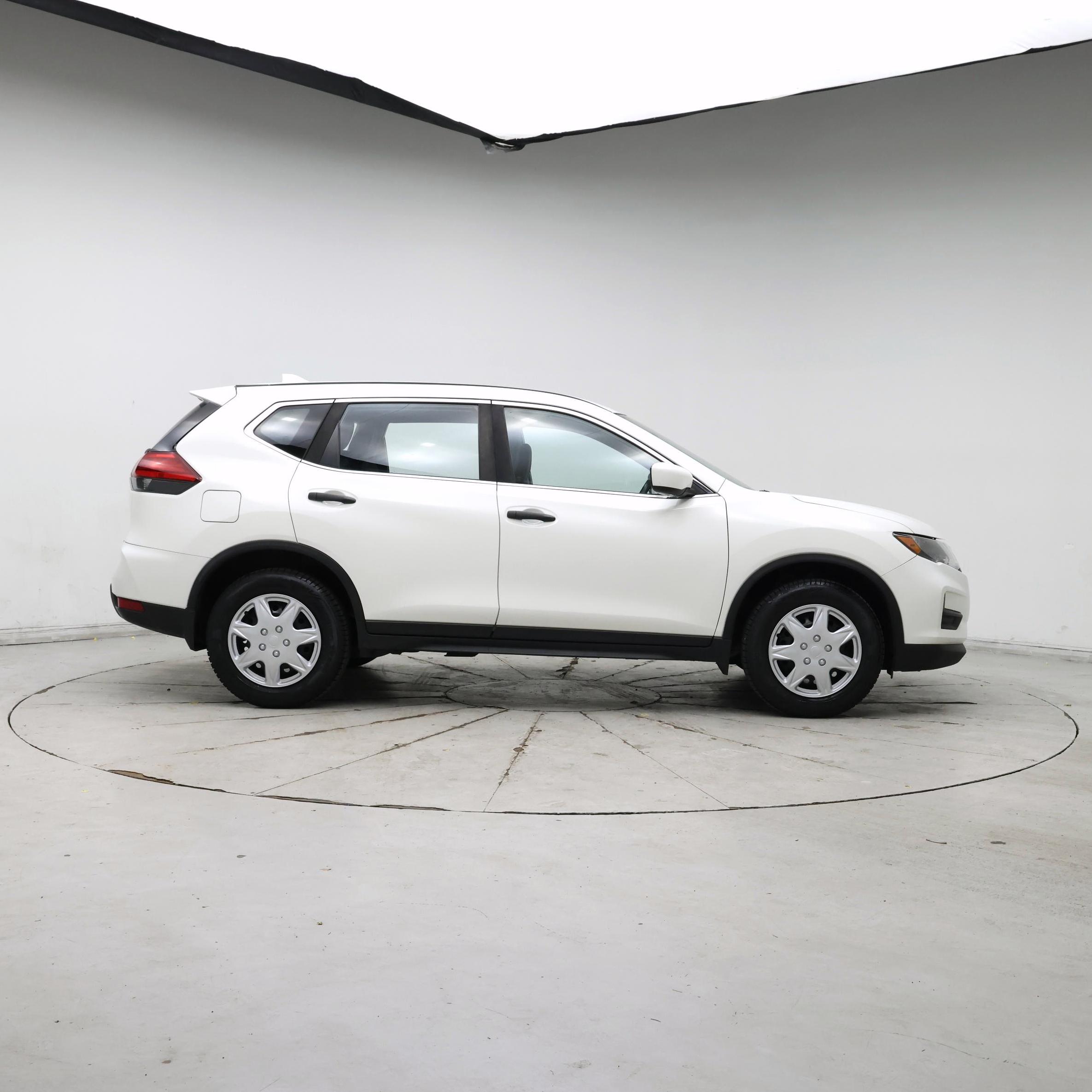 Thumbnail: 2017 Nissan Rogue - 7