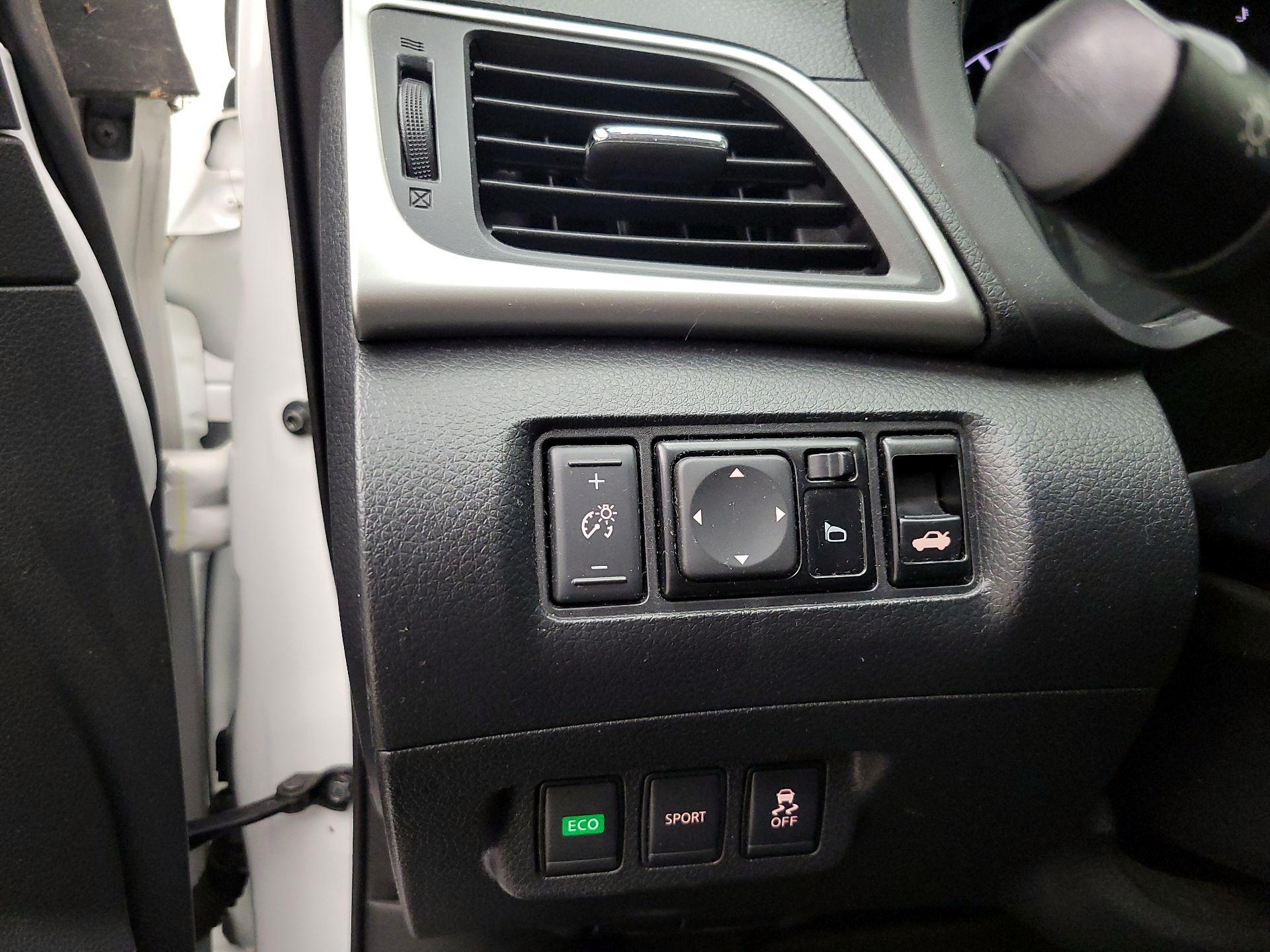 Thumbnail: 2016 Nissan Sentra - 13