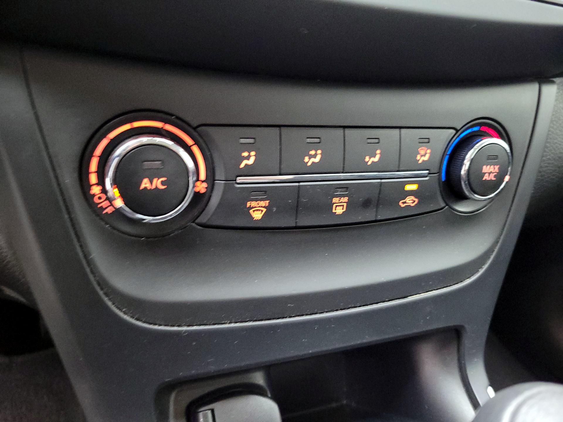 Thumbnail: 2016 Nissan Sentra - 15