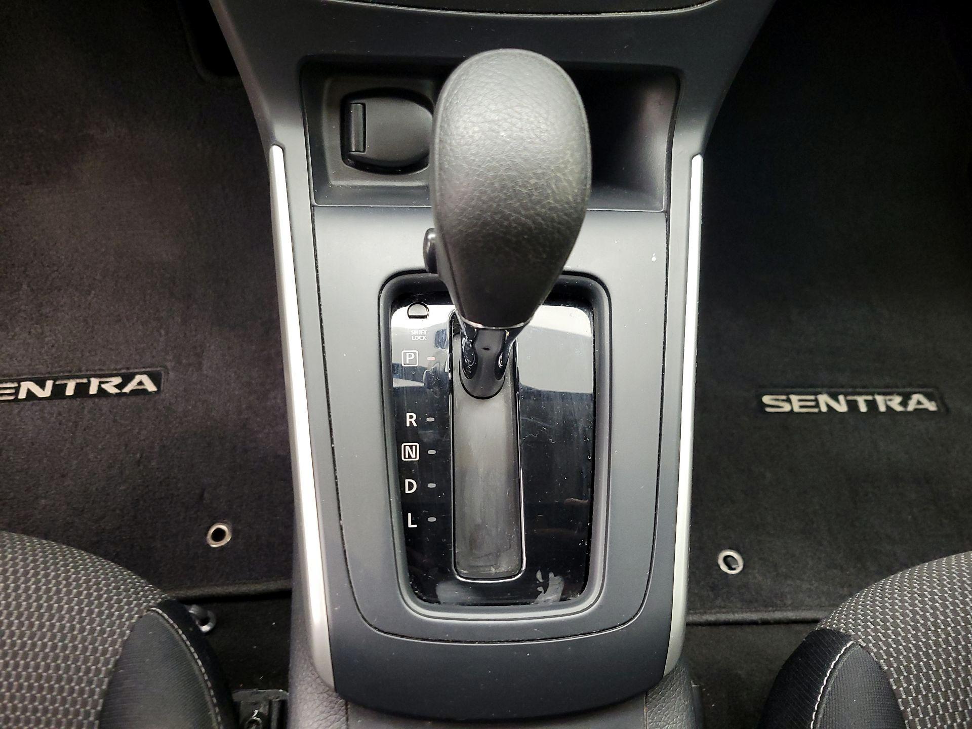 Thumbnail: 2016 Nissan Sentra - 16