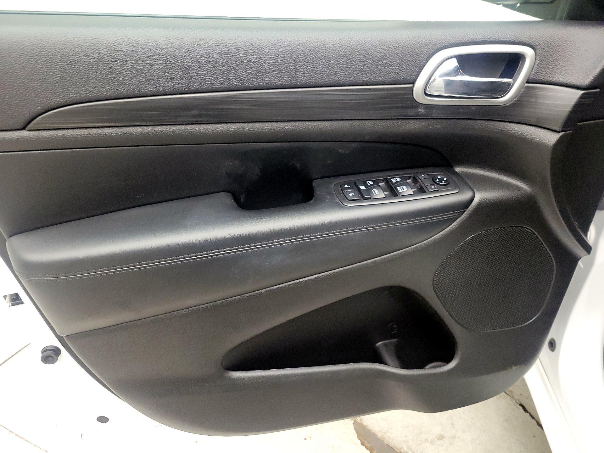 Thumbnail: 2019 Jeep Grand Cherokee - 12