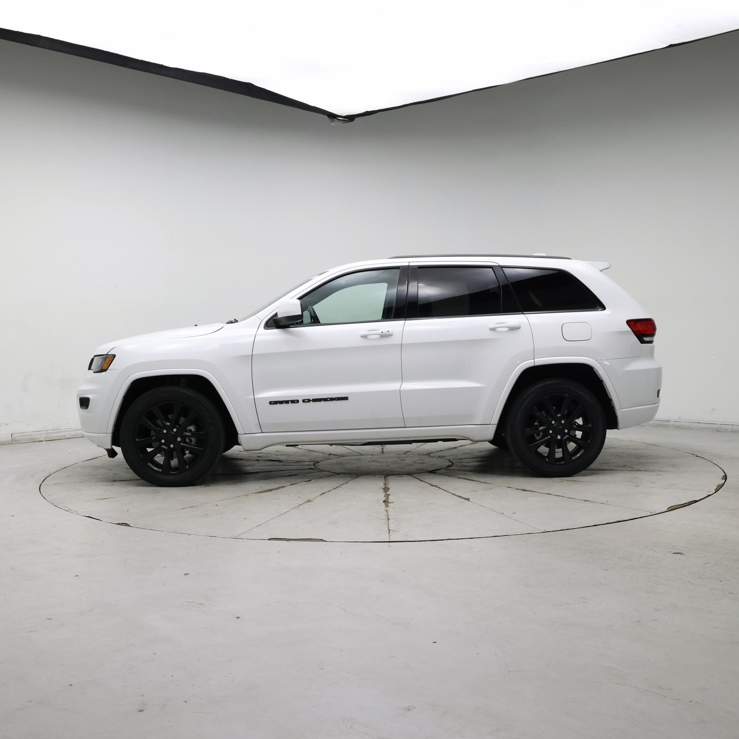 Thumbnail: 2019 Jeep Grand Cherokee - 3