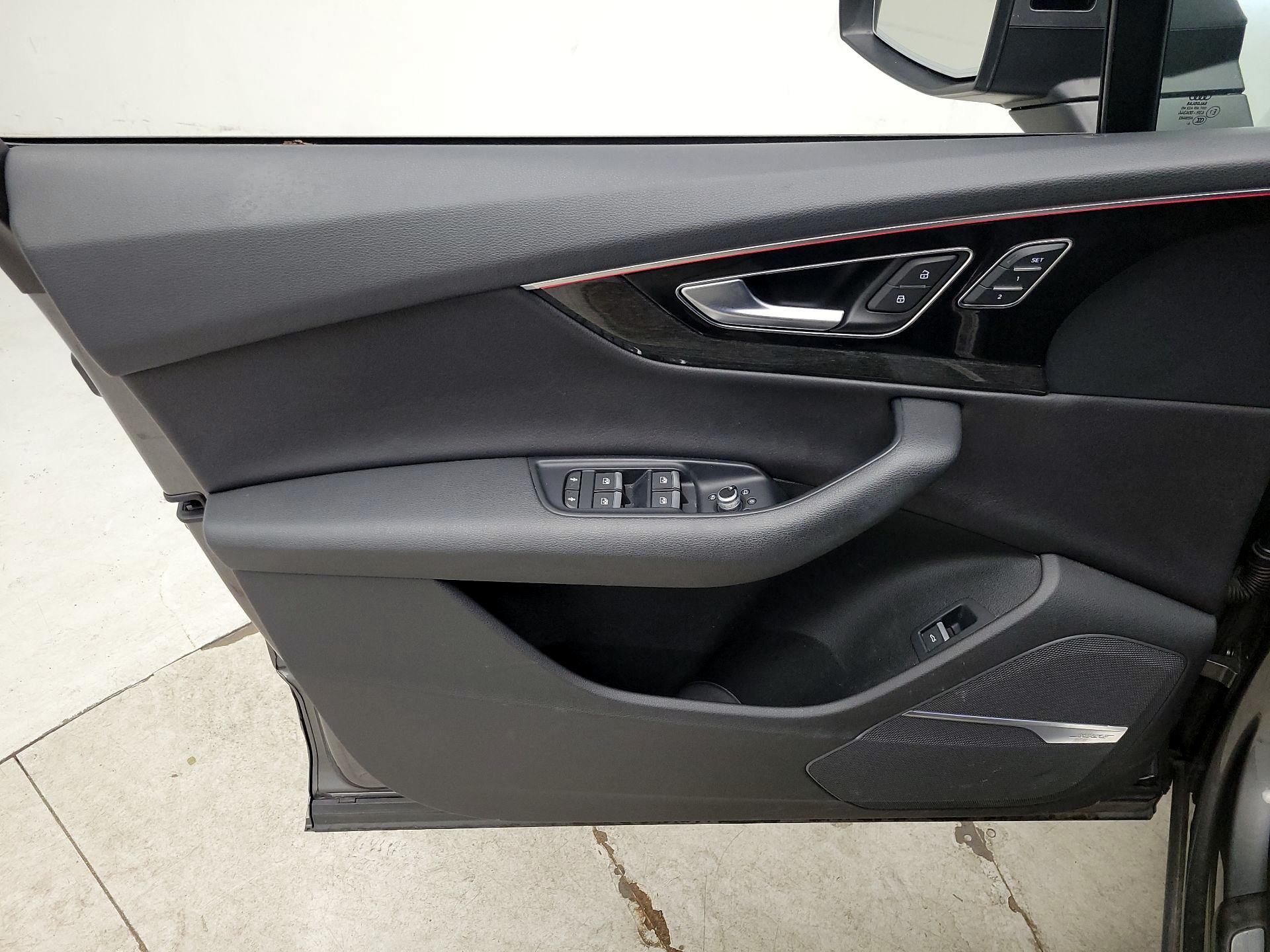 Thumbnail: 2017 Audi Q7 - 12